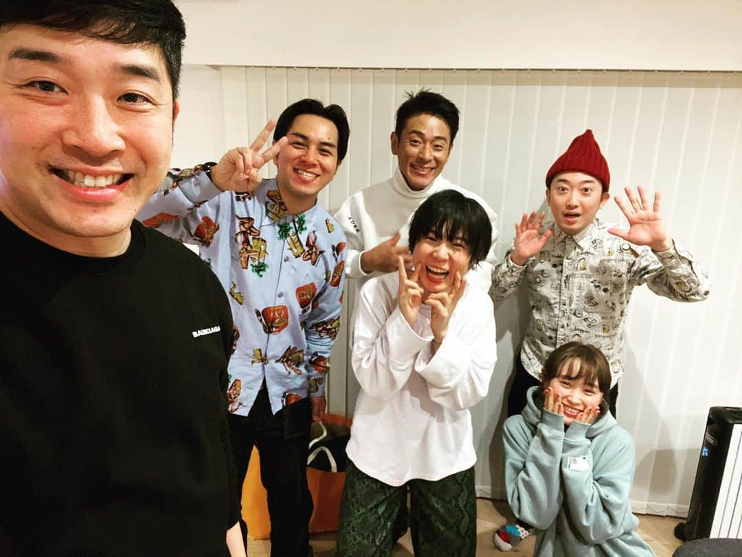 永井佑一郎さんのインスタグラム写真 - (永井佑一郎Instagram)「昨日はあべさん宅で新年会！！ 愛さんとあべさんの手料理を沢山頂きました！！ あべさん！愛さん！ありがとう御座いました😊  楽し過ぎたー！！ #あべこうじ　さん #高橋愛　さん #ピクニック #LLR伊藤　ちゃん #光永 #永井佑一郎  #新年会」1月5日 13時42分 - yuichirou_nagai