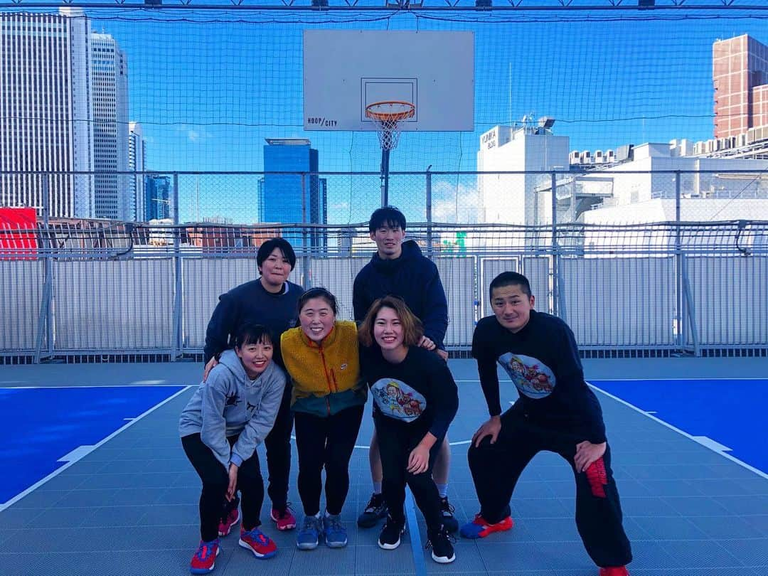 山田愛さんのインスタグラム写真 - (山田愛Instagram)「Pick up work out vol.1 楽しすぎてやばかったー！！ みんなのおかげですごく楽しかったしいいワークアウトができました！ 部活があって間に合わなかったけど最後だけでもきてくれた子たちも☺️! また今度は前から告知してやりたいしどこかの体育館でもPick up work outしたいなと思っています！  きてくれたみなさん、そして @hoopcityjp , @kanek088 本当にありがとうございました‼︎ #basketball #company #workout #shinjuku #japan #basketballcourt #training」1月5日 13時52分 - aiyamada_