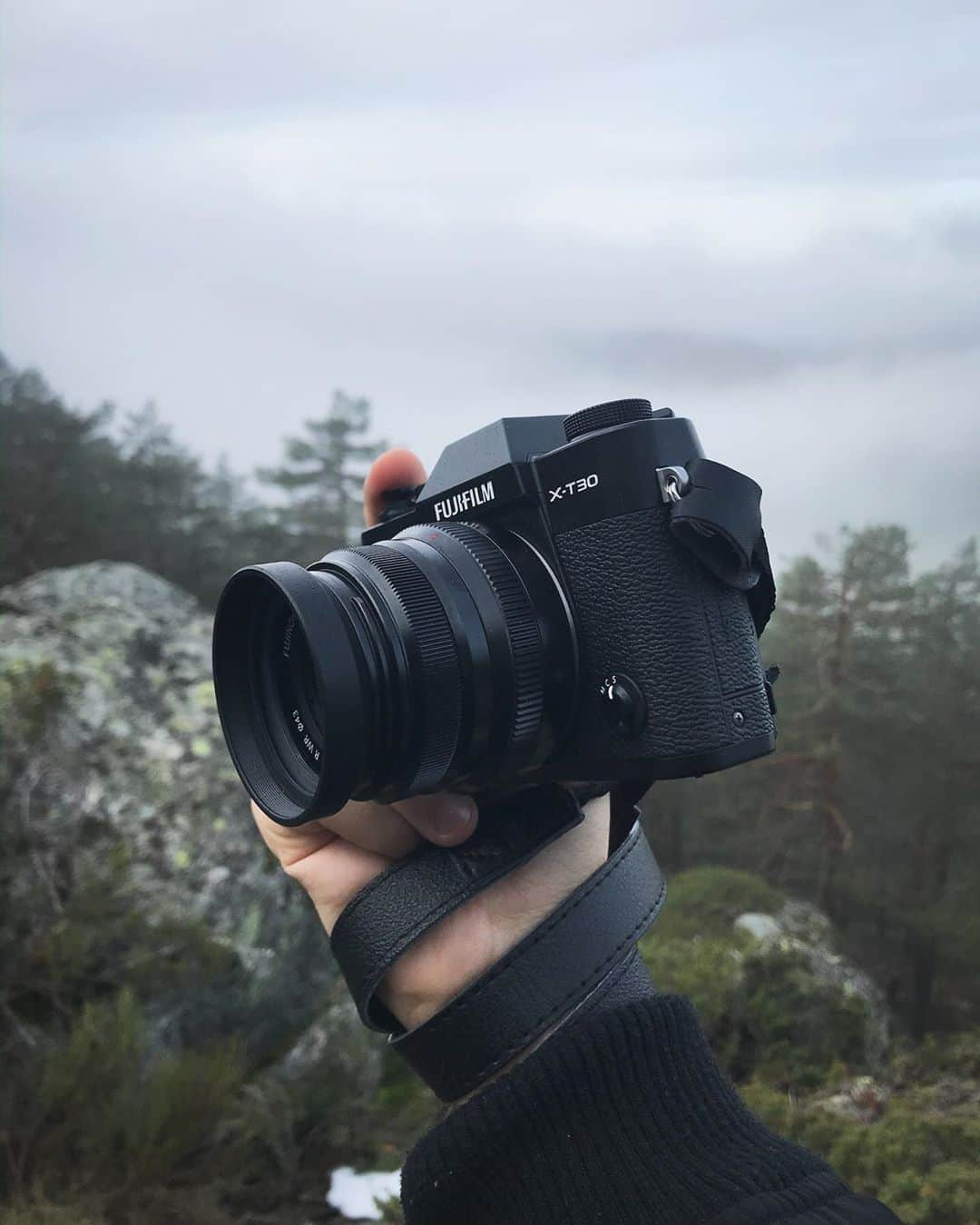 FUJIFILM INDONESIAさんのインスタグラム写真 - (FUJIFILM INDONESIAInstagram)「Sudah coba kamera Fujifilm X-T30? Dengan ukuran yang compact dan handy, fitur-fiturnya lengkap dan mumpuni untuk mengambil foto maupun video. Berpadu dengan lensa-lensa Fujinon, kamera ini siap mengabadikan momen kapanpun, di manapun.  Segera dapatkan X-T30 di showroom dan dealer resmi Fujifilm Indonesia. Info detail store klik link di bio.  Photo by @cederaiz  #XT30_id #XT30 #Fujifilm_id #GoFUJIFILM」1月5日 14時00分 - fujifilm_id