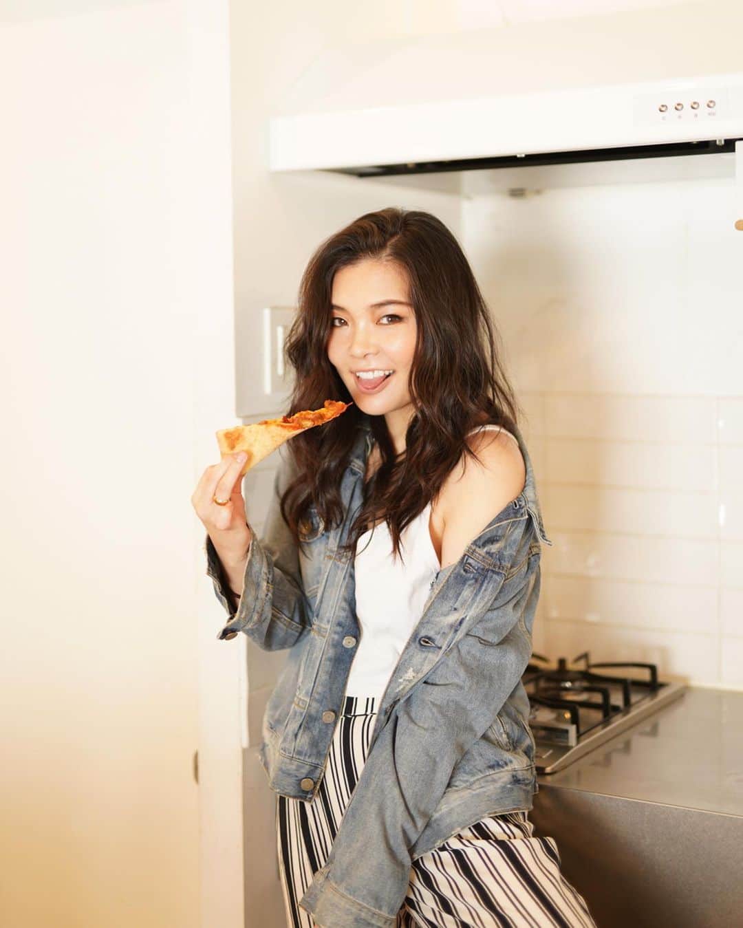 橘佳奈さんのインスタグラム写真 - (橘佳奈Instagram)「🍕🤤🍕🤤🍕🤤 #pizza #この撮影の時に何切れ食べたんやろか #思い出したくない」1月5日 14時04分 - tachibana__kana