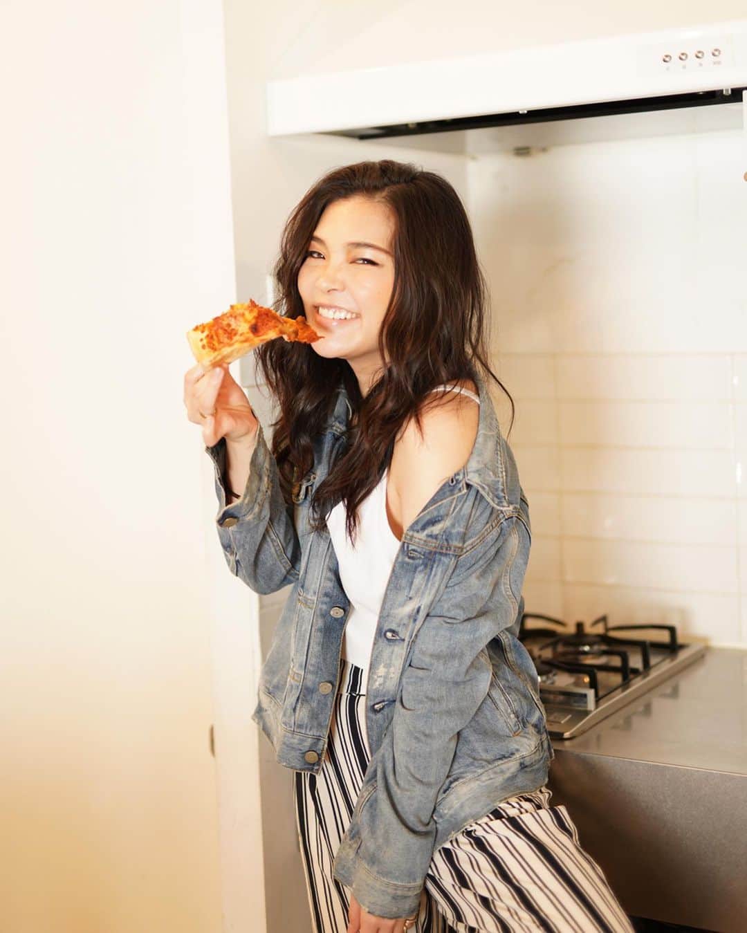 橘佳奈のインスタグラム：「🍕🤤🍕🤤🍕🤤 #pizza #この撮影の時に何切れ食べたんやろか #思い出したくない」