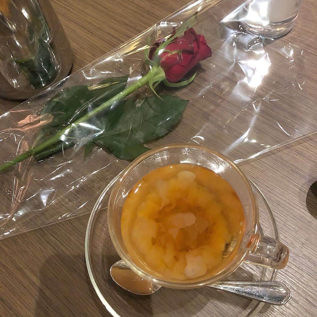 美月リカのインスタグラム：「🥀」