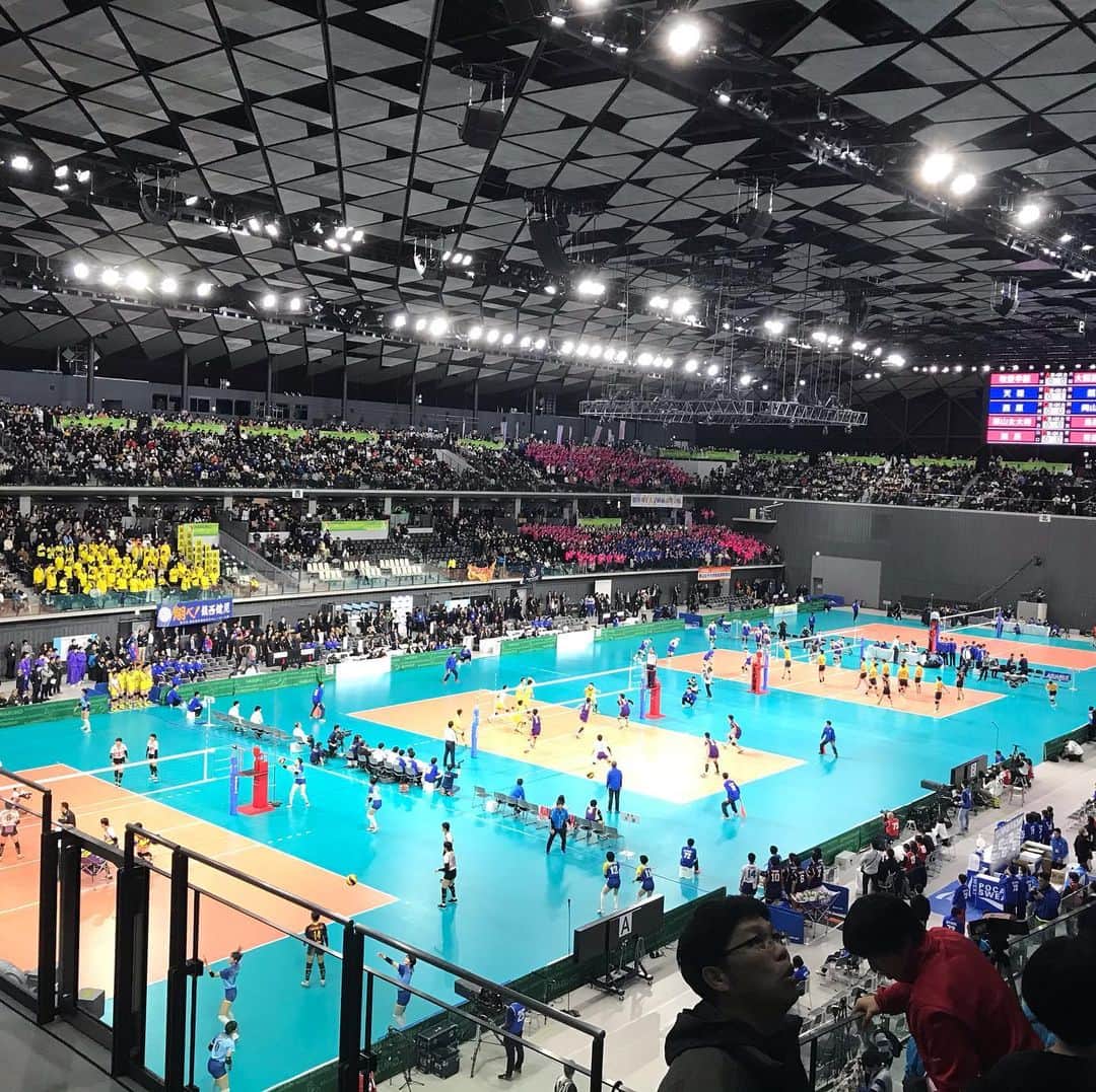 高橋裕二のインスタグラム：「春の高校バレー全国大会がきょう開幕しました！ 「スポーツブル」で全ての試合をリアルタイムでも視聴できます。  岩手代表の試合は男女（男子・不来方、女子・盛岡誠桜）とも 夕方以降に開始となります。  私は大会３日目まで女子の試合の実況を担当します。  全てのチームに声援をお願いします！  #春の高校バレー #春高バレー #スポーツブル #岩手めんこいテレビ #アナウンサー #高橋裕二」