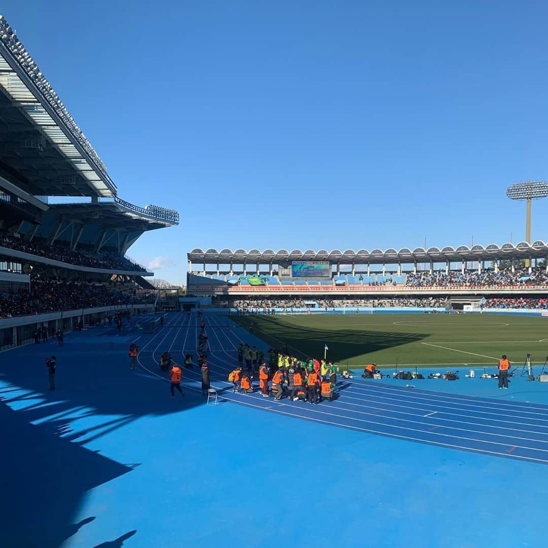 鈴木六夏さんのインスタグラム写真 - (鈴木六夏Instagram)「青春に涙😭✨ 毎年恒例、高校サッカー観戦を今年も家族で。 好きなことに夢中になって子供時代を過ごせたら、 本当に幸せだと思う。  お兄も自分だけの夢にむかって、 心を燃やして過ごして欲しい✨ #母の願い」1月5日 14時32分 - rikuka.62