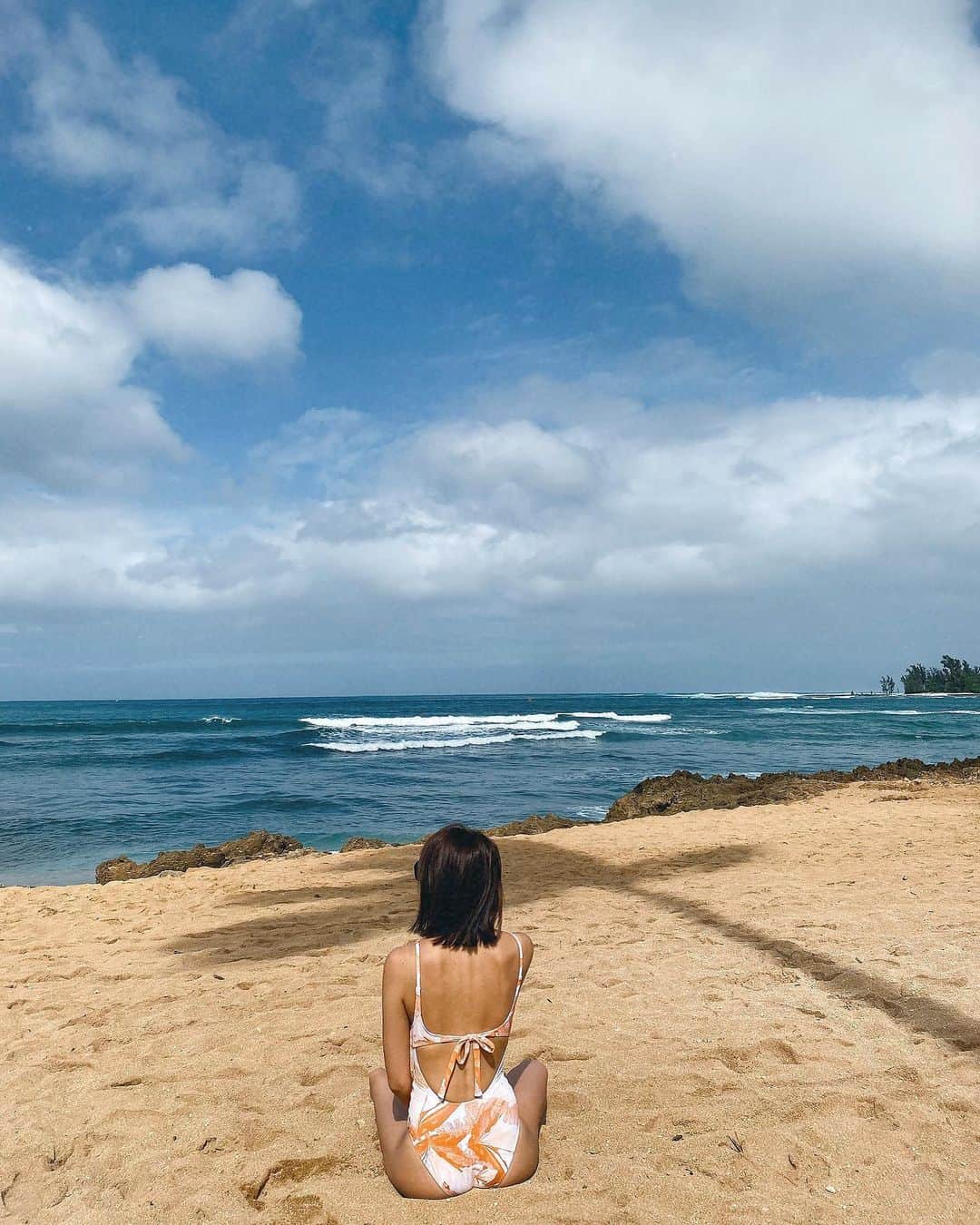 佐々木志織さんのインスタグラム写真 - (佐々木志織Instagram)「休みというのはあっという間🌴 . . #hawaii#trip#sea#beach#swimwear#memory#northshore#roxy #ハワイ#旅行#女子旅#南国#ノースショア」1月5日 14時53分 - shiorio118