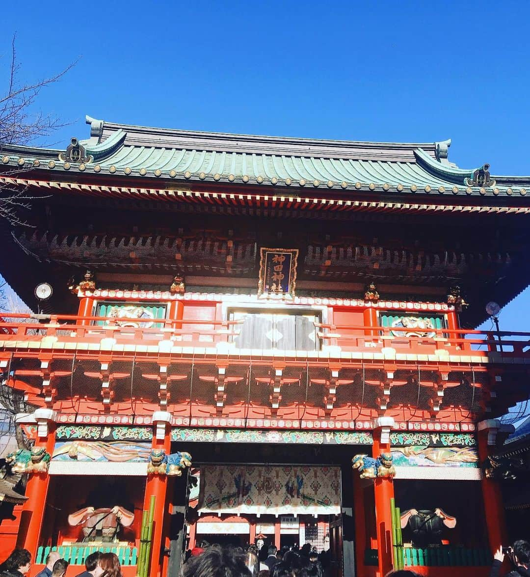 三浦泉さんのインスタグラム写真 - (三浦泉Instagram)「* 三社目は　#神田明神　さまへ⛩ 参拝させていただきました✨😊 *  清々しいお天気にも恵まれて 良き1日に✨🥰 おみくじの結果は、、後ほど♥️ * * #三社参り  #神田明神  #商売繁盛の神様  #御茶ノ水」1月5日 14時57分 - princessizu1201