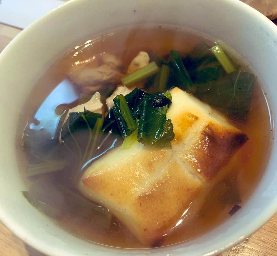 篠崎こころのインスタグラム：「明けましておめでとう御座います！🎍🌅 少し遅くなりましたが、 本年も篠崎こころを よろしくお願い致しますっ  マイペースにでもしっかり、誠実に！ 毎日頑張って行きたいと思いますっ」