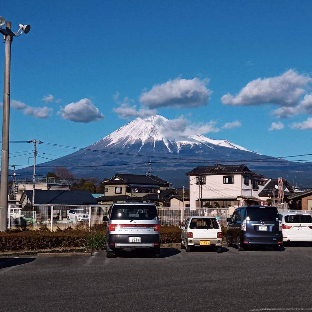 日向正樹さんのインスタグラム写真 - (日向正樹Instagram)「する事ないので散歩。富士山くらいしか撮るものない(笑) この雄大さ、写真じゃ全く伝わらない(笑)」1月5日 15時02分 - hinatamasaki