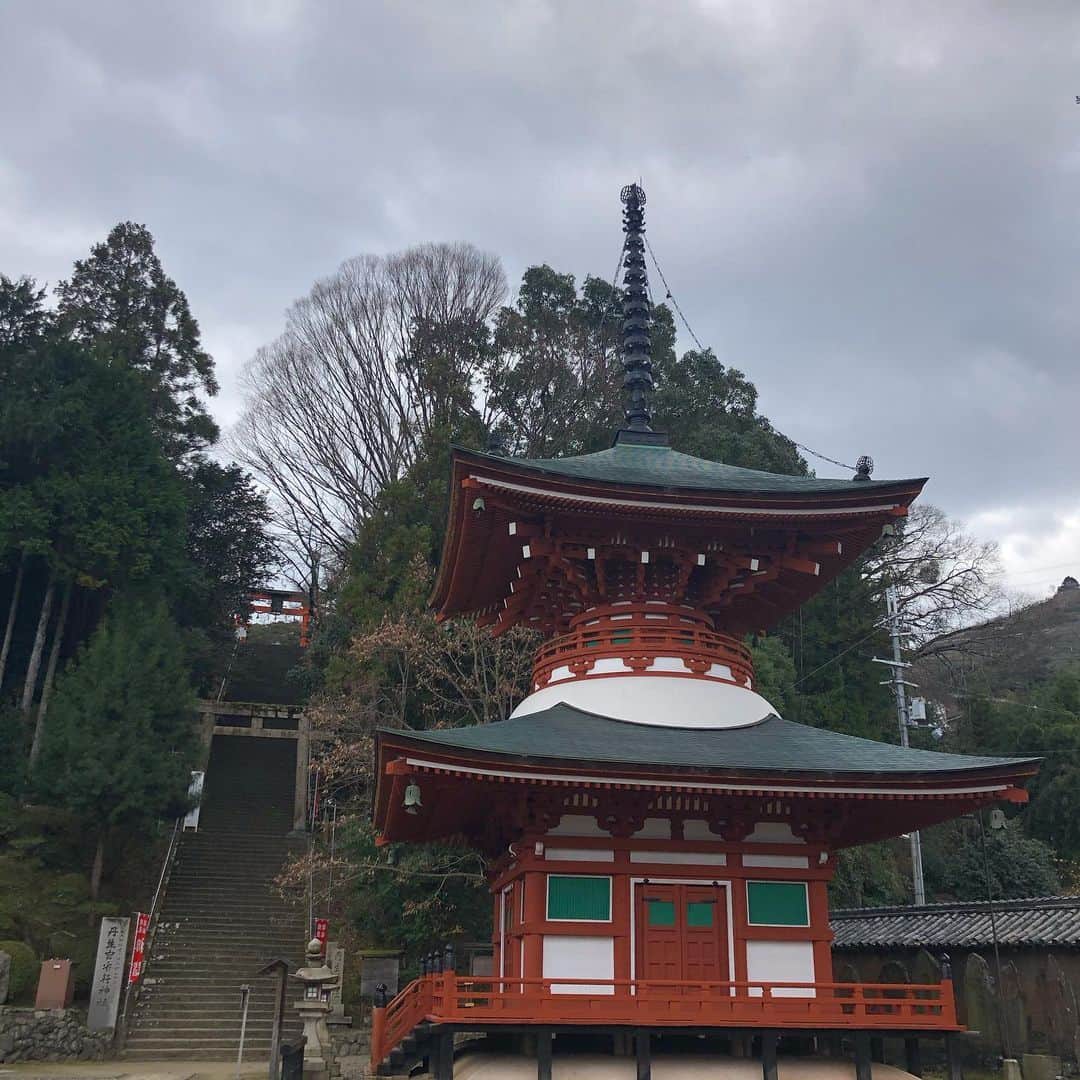 YUKI TAKESHIMAさんのインスタグラム写真 - (YUKI TAKESHIMAInstagram)「2020年年明けは、オトナの遠足正月バージョン🎍♨️ @sararigohan  @ku6da @yoshikazufumoto  #ゆの里  #やっちょん広場  #あったまる  #オトナの遠足  #高野山 #タッカンマリ  #韓国料理  #縁結びの神様  #世界遺産慈尊院 #月のしずく」1月5日 21時04分 - yukimake