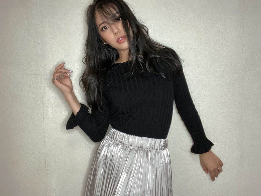 MAYUKIさんのインスタグラム写真 - (MAYUKIInstagram)「焼肉なう✌🏻💓 . Tops @7things.official  Skirt @jeanasis_official . .  #メイク #美容 #コスメ #自撮り #セルフィー  #コーデ #今日のコーデ #まゆきち #make #cosmetic #motd #makeup #me #selfie  #picture #photo #fashion #outfit #ootd #tokyo #japan #insta #instagram #instagood #instalike #instafashion」1月5日 21時07分 - mayuki_c