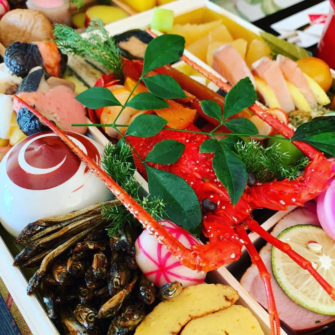 Rie fuさんのインスタグラム写真 - (Rie fuInstagram)「New Year Treasure box #onlyinjapan #osechi #お正月 #おせち料理」1月5日 15時40分 - riefuofficial