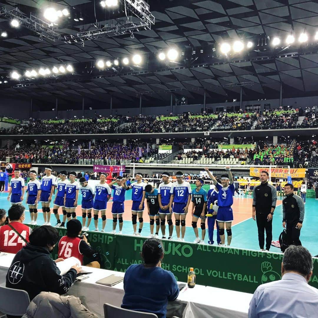 のインスタグラム：「春の高校バレーが今日開幕！  東京オリンピックでも使用される施設はキレイ！  2月の九州大会の中継に向けた取材。  ちょうど沖縄の西原高校が初戦突然。久しぶりにバレー関係の皆さんにも会えました！  令和になって初の頂点に登り詰めるのはどのチームなのか楽しみ。  #春の高校バレー#春高バレー#春高#武蔵野の森総合スポーツプラザ #東京五輪#バレーボール #西原高校初戦突然」