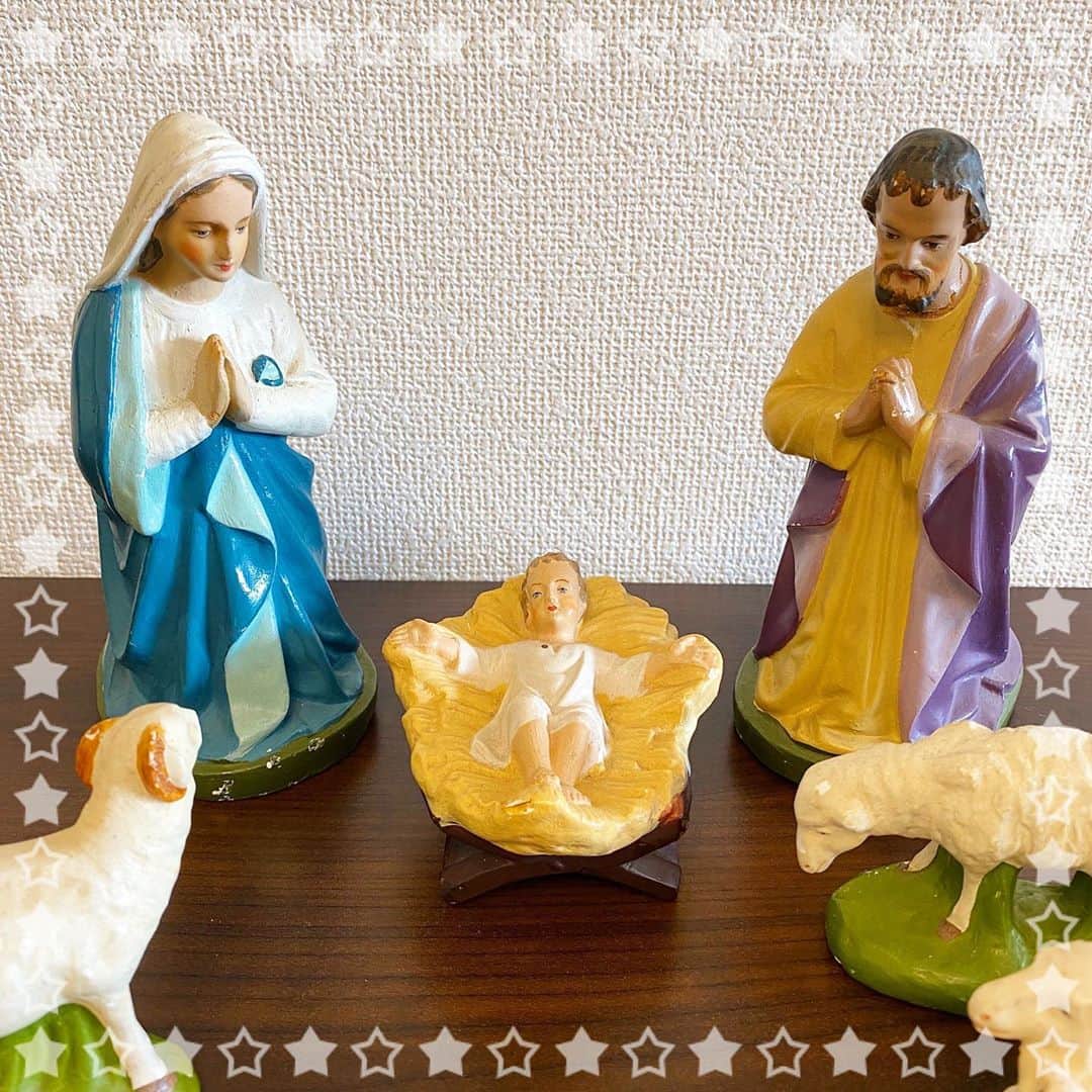 bon ponさんのインスタグラム写真 - (bon ponInstagram)「今日はキリスト教の『主の公現』の祭日。東方の三博士が星に導かれてベツレヘムに到着し、クリスマスにお生まれになったイエス様に拝謁された日とされています。 フランスではこの公現祭の日に『ガレット・デ・ロワ』というお菓子を食べる風習があります🇫🇷👑 ＊ 教会の御ミサのあと、MAISON KAYSER(メゾンカイザー)のガレット・デ・ロワを買って帰りました。 本来お菓子の中に隠されているフェーヴは、別添えになっていました。 サクサクのパイ生地とカスタードクリーム、洋酒の効いたアーモンドクリームがとても美味しかったです😋😋 ＊ ホワイト&グレーコーデ bon ・セーター(UNIQLO) ・シャツ(UNIQLO) ・パンツ(UNIQLO) pon ・カーディガン(GU) ・ワンピース(楽天) ＊ #ガレットデロワ #メゾンカイザー #主の公現 #公現祭 #夫婦 #60代 #ファッション #コーディネート #リンクコーデ #夫婦コーデ #グレイヘア #白髪 #共白髪 #couple #over60 #fashion #coordinate #instafashion #instagramjapan #greyhair #bonpon511」1月5日 15時54分 - bonpon511