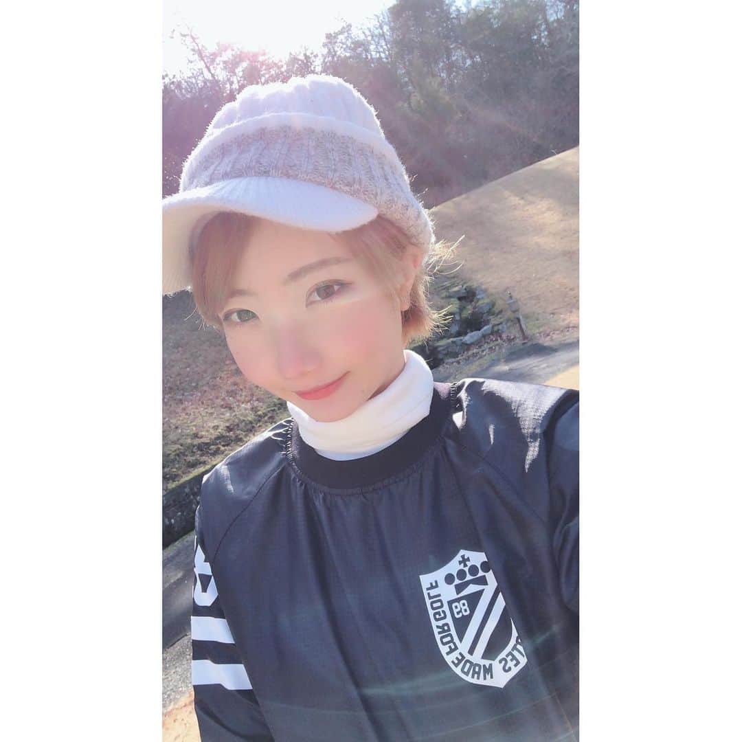 のインスタグラム：「新年、初ゴルフ！﻿ ﻿ ﻿ 最近、半年に一度くらいしか行けてなくて#初心者ゴルフ　に戻ってるけど﻿ ﻿ めっちゃ楽しかった💓💓﻿ ﻿ ﻿ 今年はまた　#100切り　やる！﻿ ﻿ ﻿ あーお正月はいい天気で最高でした❤️﻿ ﻿ ﻿ #﻿pearygaptes #pumagolf #女子ゴルフ　#ゴルフバカ　#ゴルフウェア﻿」