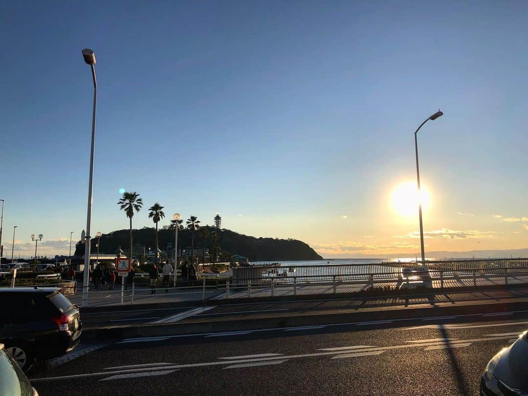 小川みこさんのインスタグラム写真 - (小川みこInstagram)「. . 🌅 . #sunset  #夕陽 #江ノ島 #enoshima」1月5日 15時58分 - miiiiiiiico25