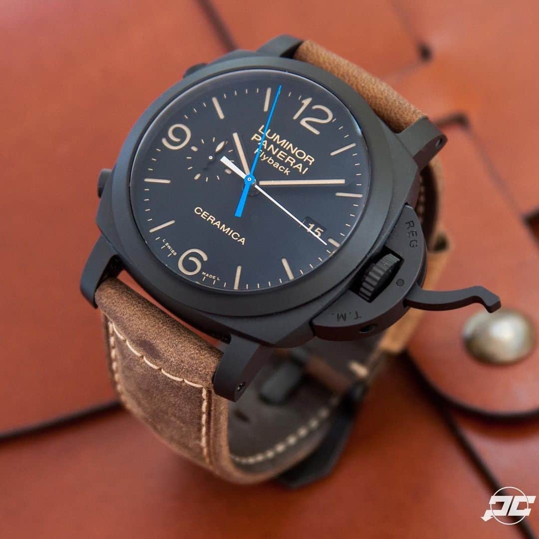 パネライのインスタグラム：「The #Panerai #PAM580 Ceramic Chrono Flyback on one of the best OEM straps, the brown Assolutamente strap. #paneraicentral」