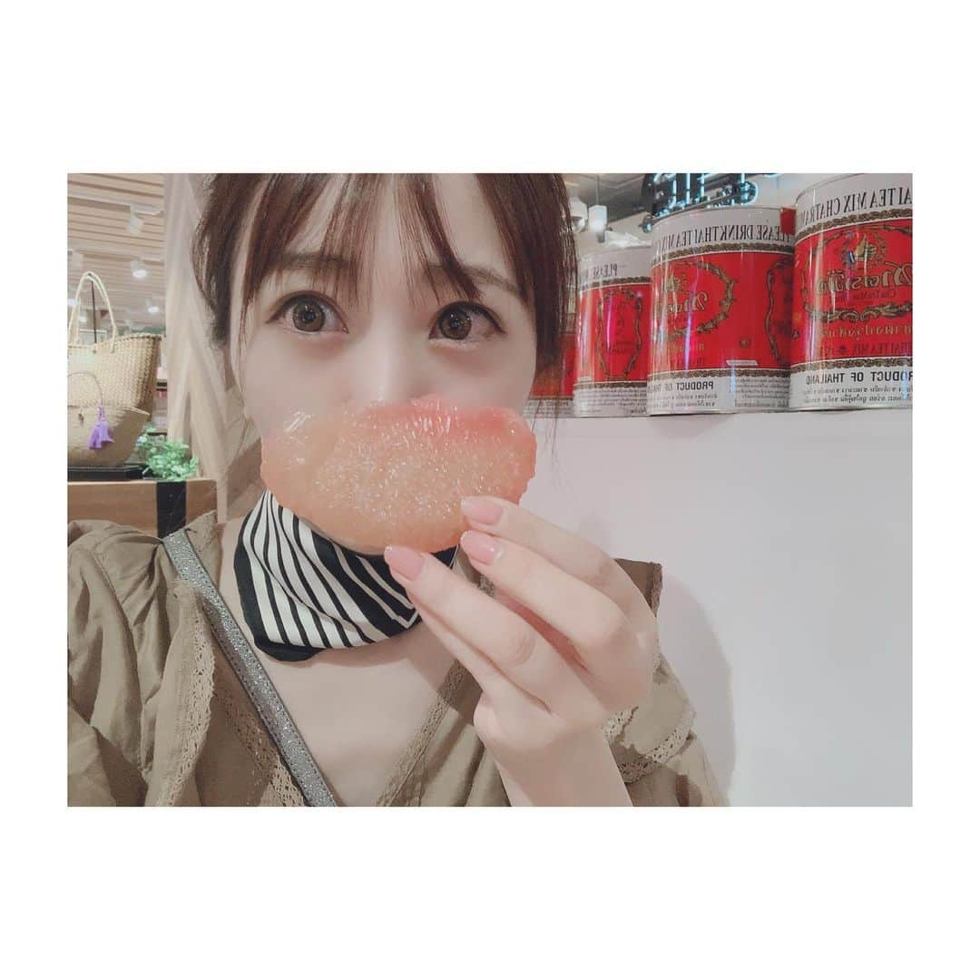 浜田翔子さんのインスタグラム写真 - (浜田翔子Instagram)「ホテルYouTube紹介してます💗 食あたりになったのは初めてでした。🤣 海外で私死ぬかとおもいました。  この1枚目は復活したあとの🍕 1日何も食べれず 最初は お粥をルームサービスしたり、 復活朝食ブッフェは飲み物ばかり そこからは飲み物も気をつけました。🍉ジュースの🧊が、きたのか謎です。  毎日朝食ブッフェ楽しんでる写真。  最後らへんは肉が食べたくなりましたのでステーキ🥩 帰ったら塩おにぎりがたべたいんだなぁ🧂🍙 グレープフルーツがおいちかった🍇🥭🍋 私の初めてのお正月🎍ごはんこんな感じ初めて。いつも餅とかケーキ🎂が多かったかなぁ 海外楽しいなぁ🥺」1月5日 16時03分 - shoko_hamada