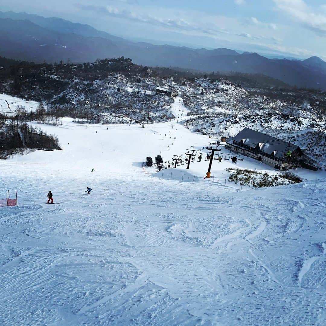 DJ AMIGAさんのインスタグラム写真 - (DJ AMIGAInstagram)「#初滑り #なかなかの雪質  #今年もよろしくお願いします  #⛄ #snowboard  #snowboarding」1月5日 16時22分 - djamiga