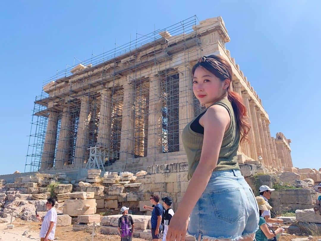 Nagisa 나기사さんのインスタグラム写真 - (Nagisa 나기사Instagram)「🇬🇷ギリシャ🇬🇷﻿ ﻿ 📍アテネ﻿ ﻿ 過去写真掘り起こし。﻿ アテネのアクロポリスにある、パルテノン神殿。アクロポリスに行くなら、アクロポリス博物館も絶対行った方がいい！﻿ ﻿ アクロポリスの出土品や、パルテノン神殿の全体像がどうだったのか…など知ることが出来るので、前後どっちかでいくとかなり楽しかったです。﻿ ﻿ 2500年ほど前にこれだけ大きい神殿が建てられたなんてほんとすごい…﻿ ﻿ ﻿ #ギリシャ旅行 #アテネ #パルテノン神殿 #女子旅 #Graecia #greece #旅muse_greece #genic_greece  #tabijyomap_greece #旅行好きな人と繋がりたい #ヨーロッパ旅行 #タビジョ #旅muse #旅スタグラム #그리스 #그리스여행 #유럽여행」1月5日 16時16分 - nagisa0713