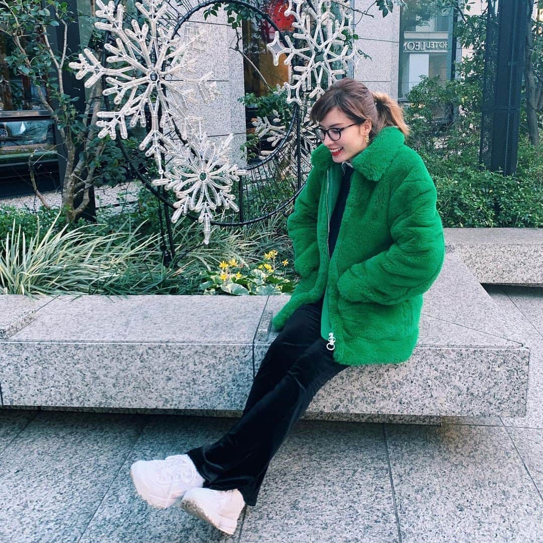 高松チェルシーリナのインスタグラム：「. あけましておめでとうございます🎍 ご挨拶が遅れてごめんなさい😢 . 色々とご心配をおかけしておりますが、皆様からのメッセージ、全部読ませてもらってます^_^いつもありがとう。 こんな私ですが、今年もよろしくお願いします⭐️ . #happynewyear#あけましておめでとうございます#今年もド派手ファーコートは大活躍です」