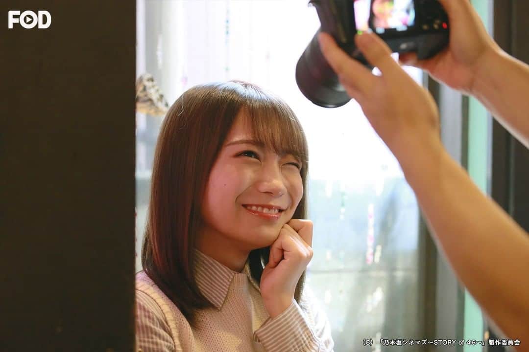 フジテレビ「FOD」さんのインスタグラム写真 - (フジテレビ「FOD」Instagram)「#FODオリジナル ドラマ 『#乃木坂シネマズ ～STORY of 46～』第2話 #FODプレミアム で配信中！  #秋元真夏 さんのSNS用の写真を撮ってる姿がめちゃくちゃ可愛いですね…☺️ 第3話 #松村沙友理×監督・ #藤井亮 30秒PVも絶賛配信中！  #オフショット  #メイキングショット #乃木坂46  #FOD」1月5日 16時20分 - fod_official