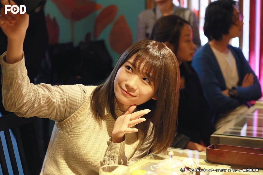 フジテレビ「FOD」さんのインスタグラム写真 - (フジテレビ「FOD」Instagram)「#FODオリジナル ドラマ 『#乃木坂シネマズ ～STORY of 46～』第2話 #FODプレミアム で配信中！  #秋元真夏 さんのSNS用の写真を撮ってる姿がめちゃくちゃ可愛いですね…☺️ 第3話 #松村沙友理×監督・ #藤井亮 30秒PVも絶賛配信中！  #オフショット  #メイキングショット #乃木坂46  #FOD」1月5日 16時20分 - fod_official