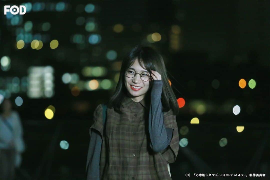 フジテレビ「FOD」さんのインスタグラム写真 - (フジテレビ「FOD」Instagram)「#FODオリジナル ドラマ 『#乃木坂シネマズ ～STORY of 46～』第2話 #FODプレミアム で配信中！  #秋元真夏 さんのSNS用の写真を撮ってる姿がめちゃくちゃ可愛いですね…☺️ 第3話 #松村沙友理×監督・ #藤井亮 30秒PVも絶賛配信中！  #オフショット  #メイキングショット #乃木坂46  #FOD」1月5日 16時20分 - fod_official