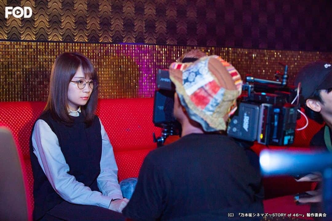 フジテレビ「FOD」さんのインスタグラム写真 - (フジテレビ「FOD」Instagram)「#FODオリジナル ドラマ 『#乃木坂シネマズ ～STORY of 46～』第2話 #FODプレミアム で配信中！  #秋元真夏 さんのSNS用の写真を撮ってる姿がめちゃくちゃ可愛いですね…☺️ 第3話 #松村沙友理×監督・ #藤井亮 30秒PVも絶賛配信中！  #オフショット  #メイキングショット #乃木坂46  #FOD」1月5日 16時20分 - fod_official