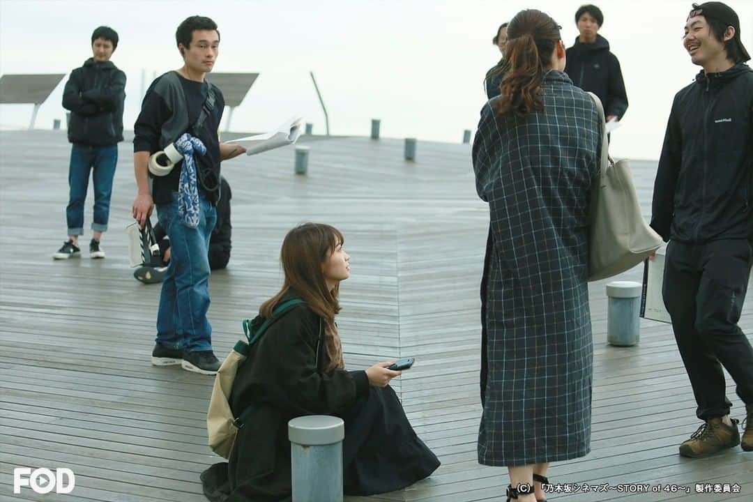 フジテレビ「FOD」さんのインスタグラム写真 - (フジテレビ「FOD」Instagram)「#FODオリジナル ドラマ 『#乃木坂シネマズ ～STORY of 46～』第2話 #FODプレミアム で配信中！  #秋元真夏 さんのSNS用の写真を撮ってる姿がめちゃくちゃ可愛いですね…☺️ 第3話 #松村沙友理×監督・ #藤井亮 30秒PVも絶賛配信中！  #オフショット  #メイキングショット #乃木坂46  #FOD」1月5日 16時20分 - fod_official