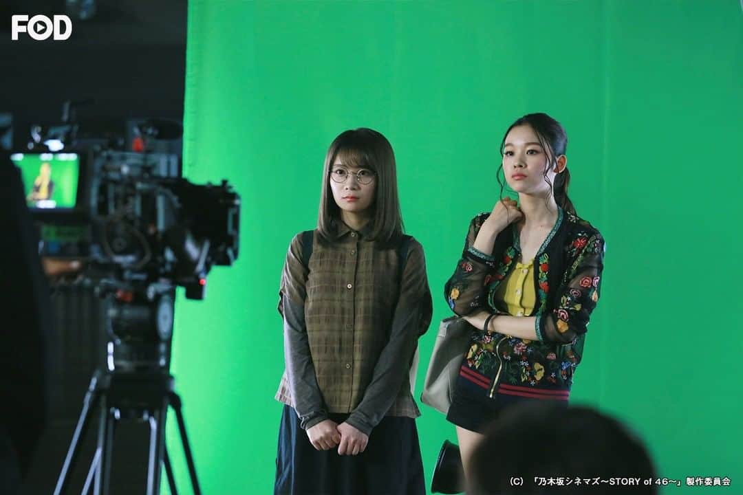 フジテレビ「FOD」さんのインスタグラム写真 - (フジテレビ「FOD」Instagram)「#FODオリジナル ドラマ 『#乃木坂シネマズ ～STORY of 46～』第2話 #FODプレミアム で配信中！  #秋元真夏 さんのSNS用の写真を撮ってる姿がめちゃくちゃ可愛いですね…☺️ 第3話 #松村沙友理×監督・ #藤井亮 30秒PVも絶賛配信中！  #オフショット  #メイキングショット #乃木坂46  #FOD」1月5日 16時20分 - fod_official