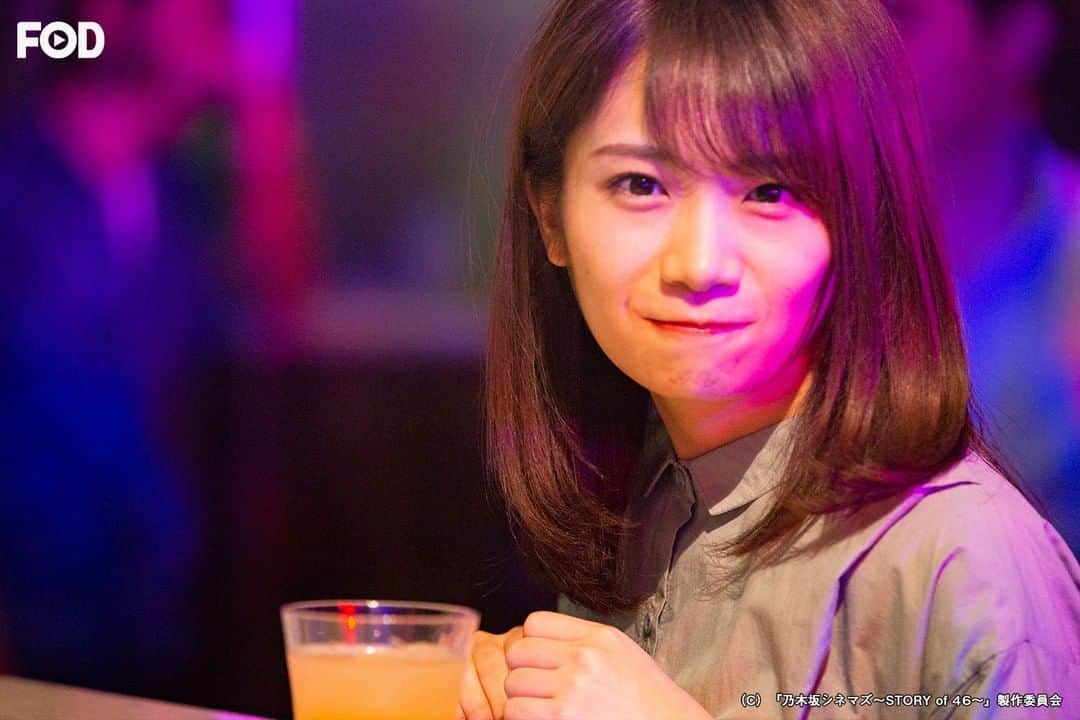 フジテレビ「FOD」さんのインスタグラム写真 - (フジテレビ「FOD」Instagram)「#FODオリジナル ドラマ 『#乃木坂シネマズ ～STORY of 46～』第2話 #FODプレミアム で配信中！  #秋元真夏 さんのSNS用の写真を撮ってる姿がめちゃくちゃ可愛いですね…☺️ 第3話 #松村沙友理×監督・ #藤井亮 30秒PVも絶賛配信中！  #オフショット  #メイキングショット #乃木坂46  #FOD」1月5日 16時20分 - fod_official