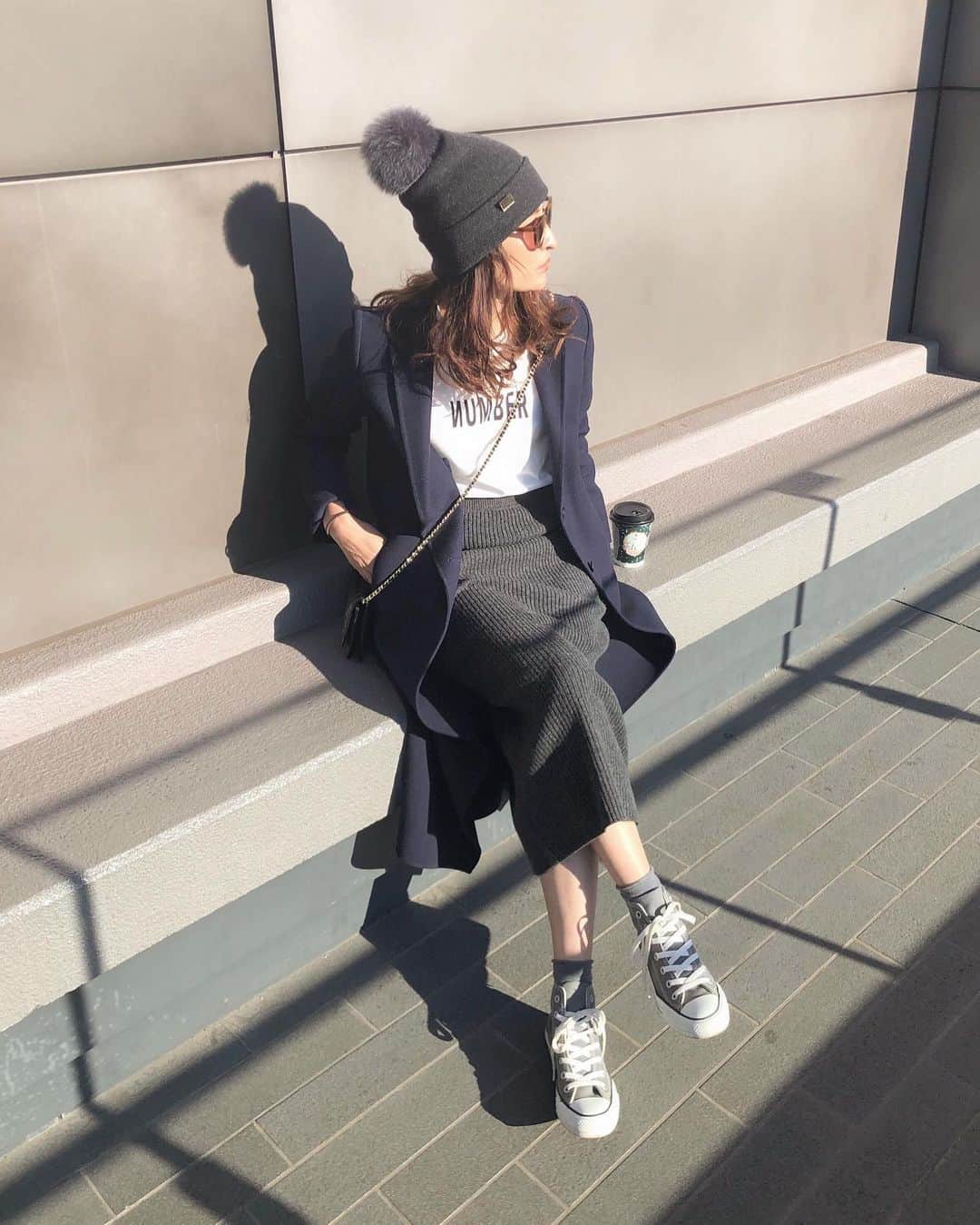 Ayaさんのインスタグラム写真 - (AyaInstagram)「#outfitoftoday . tops @un_number.official  coat @cinoh_official  skirt cap @apstudio.jp  shoes @converse_jp」1月5日 16時37分 - aya_green1010