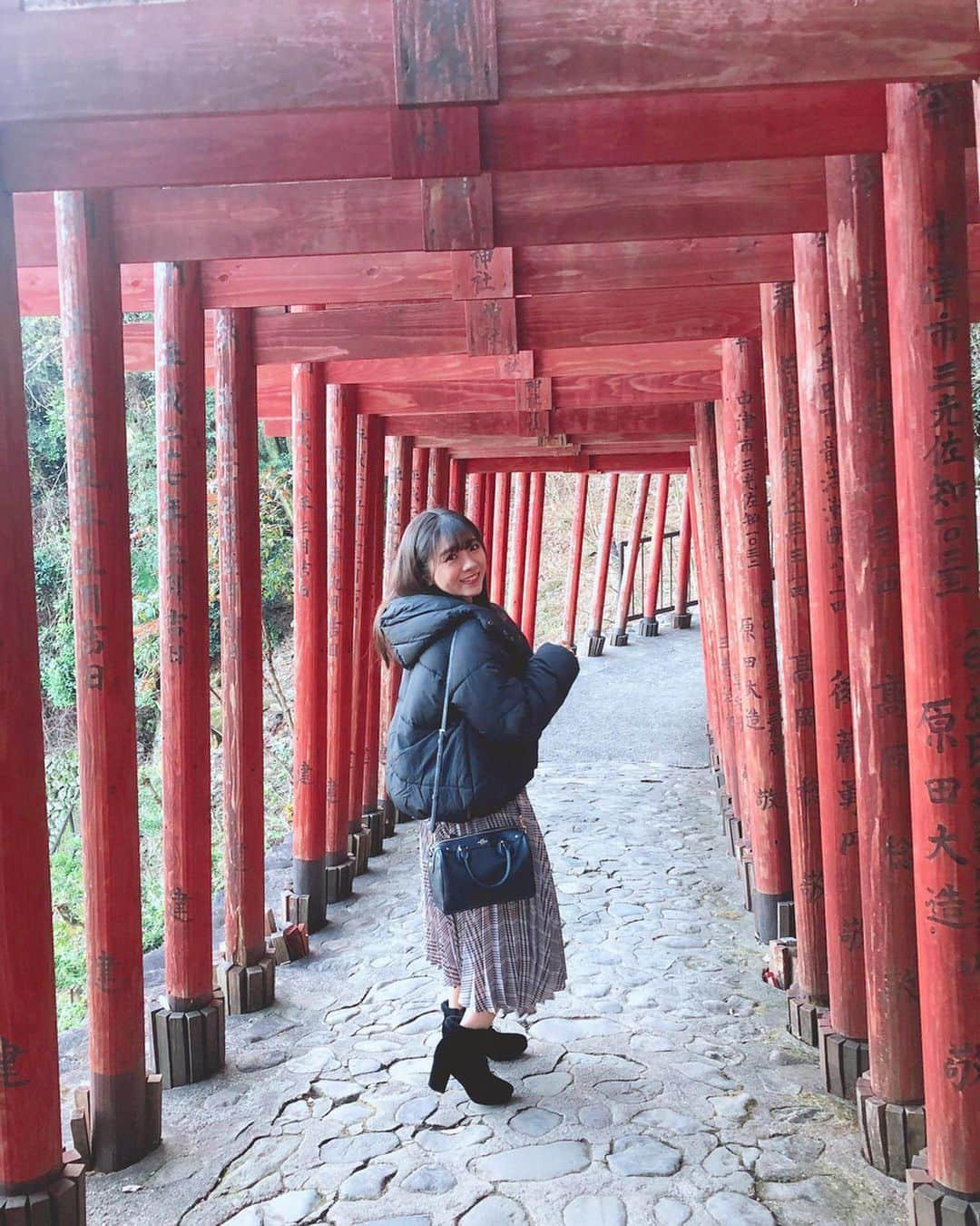 武田智加さんのインスタグラム写真 - (武田智加Instagram)「⛩⛩ . 今年の初詣は元日のうちに二社行ったの♡ . #祐徳稲荷神社  #佐賀 . #鳥居 いっぱいだったの︎︎☺︎ . . 元日から若干登山した笑 奥の院に行く時は覚悟と安全な格好が必要です笑 素敵な今年のスタートだね🐰」1月5日 16時48分 - moka0225_hkt