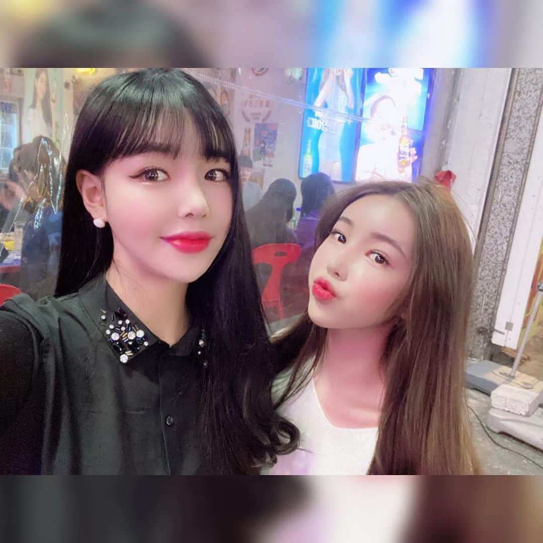 hyeriのインスタグラム：「어딜가나 줄이..자주가능 술집도 줄이.. 😳😳😳 2001년생들 즐기게 비켜줘야지... 혜리#연주#응술이야#2020년#고생#부천#2001년생이라니」