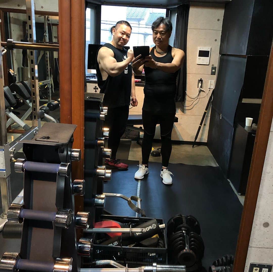 片山晋呉さんのインスタグラム写真 片山晋呉instagram はじめての筋トレして一か月 だいぶ慣れてきました 重さではなく正しいポジション スピードが大切みたいで 新しい感覚 Golf トレーニング 筋トレ 神の7秒間メソッド 飛距離アップ 1月21日 17時38分