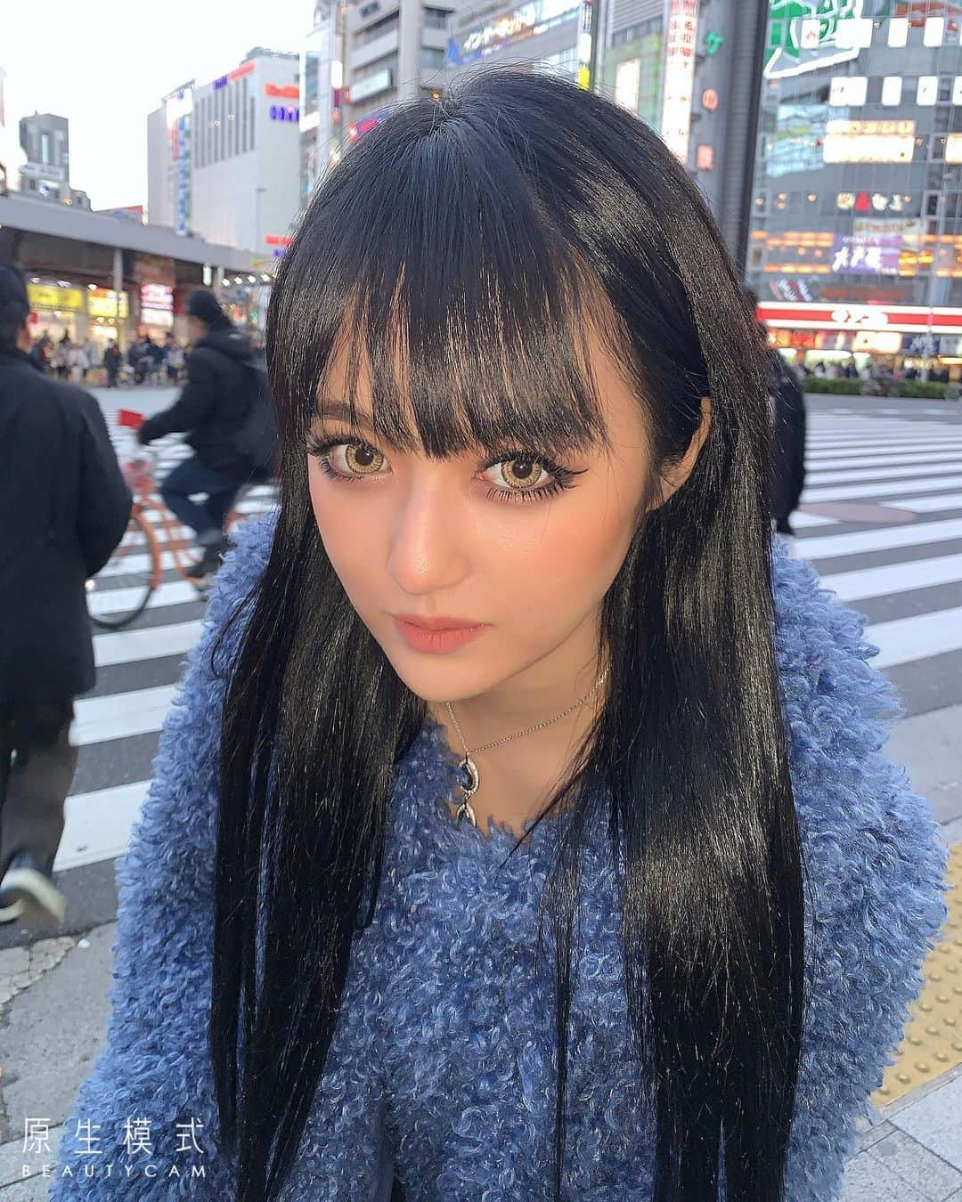 椎名美羽さんのインスタグラム写真 - (椎名美羽Instagram)「遅めのあけましておめでとうございます⛩  ２０１９年私の事を沢山応援してくれた皆さん本当にありがとうございました😭😭 昨年は本当に沢山の素敵な出会いと素敵な経験を沢山できて充実した幸せな２０１９年でした💖💖 本当に素敵な１年じゃったああ👽👽 フェチ恋出演、地上波出演、復活号EGGの雑誌記載、リレクトっていう素敵なお店でも働けてPOSTOKYO のカバーに2回も選んで頂けたり他にも沢山本当に色々幸せだった🥺🥺🥺 ２０２０年はもっともっと飛躍な年にする為に２０１９年で学んだ事を生かして全力で昇進して参りますので皆さんこれからも応援よろしくお願い致します😭✨💖 ２０２０年前半期は挑戦の半年にしようと思います🥺👊やったるけえ！！ 皆さんにとって素敵な２０２０年になりますように🐁✨👽 写メ、ママにとってもらったんだけどやっぱり撮るの下手すぎるから敢えてこの写真にする（笑） 🐁 #2019#2020 #令和#平成 #フェチ恋#ギャル#ギャルシンガー #postokyo #ポスギャル #egg #はっぴーにゅーいやー #２０２０年もよろしくね #🐁」1月5日 17時04分 - miu.miu.singer