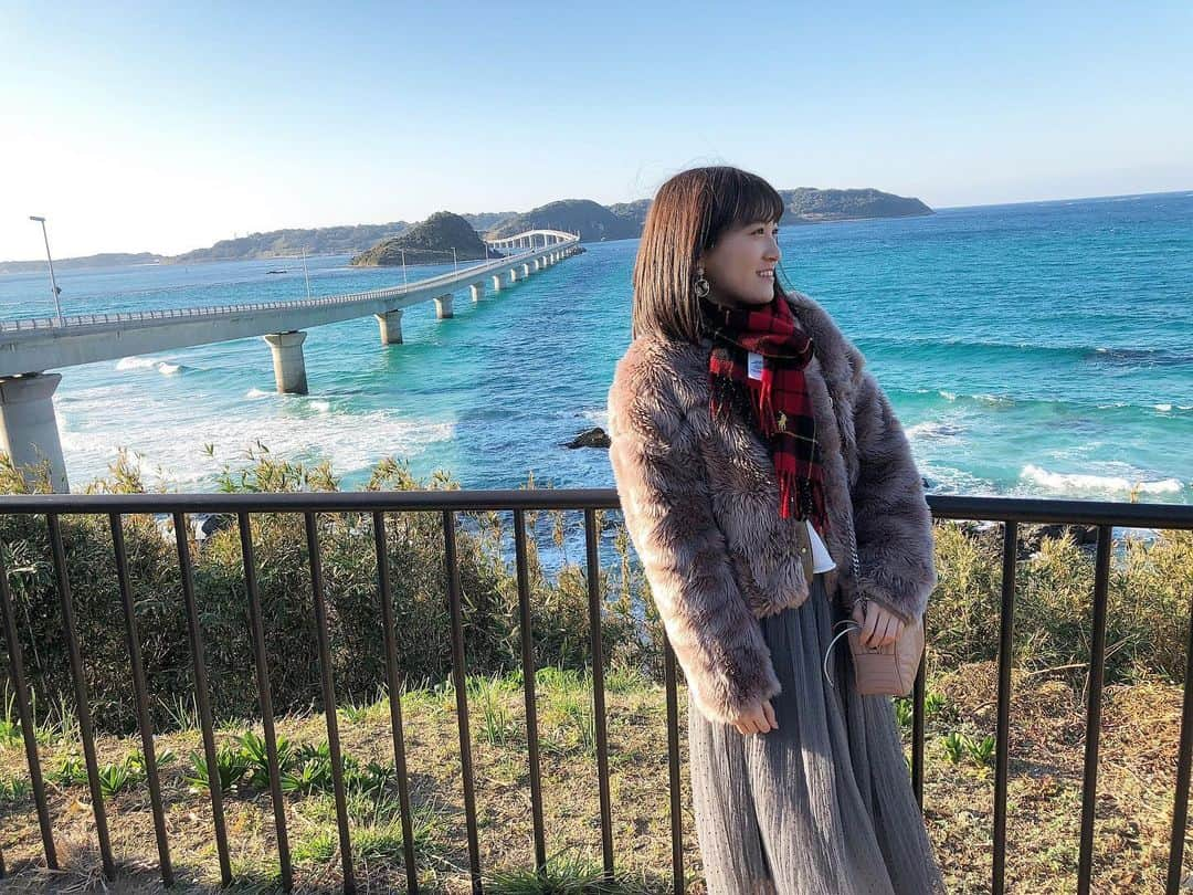 坂本 愛玲菜さんのインスタグラム写真 - (坂本 愛玲菜Instagram)「山口県の #角島大橋。 ずっと行きたかったところ！ サーフィンしてる人もいたよー👀✨ 綺麗すぎて感動した、、、 小学生の頃に行った 沖縄の古宇利島に似てるなって思った〜！ 夏にまた来たい🌴 #夏大好きマンvoice」1月5日 17時13分 - erena_hkt48