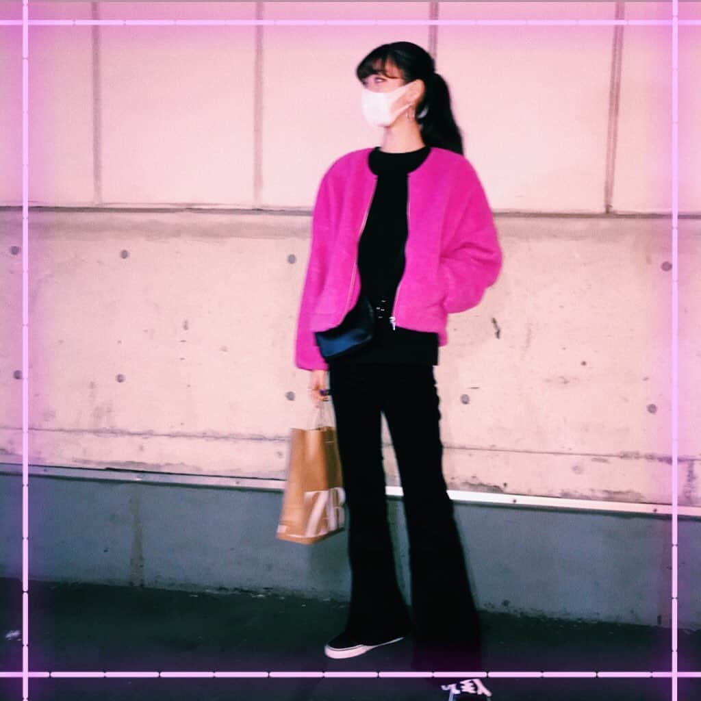 夏目璃乃さんのインスタグラム写真 - (夏目璃乃Instagram)「・ ・ ショッピング行った時のん☺︎ ・ #夏目璃乃 #私服 #ブラック #ピンク#zara」1月5日 17時13分 - natsume_rino