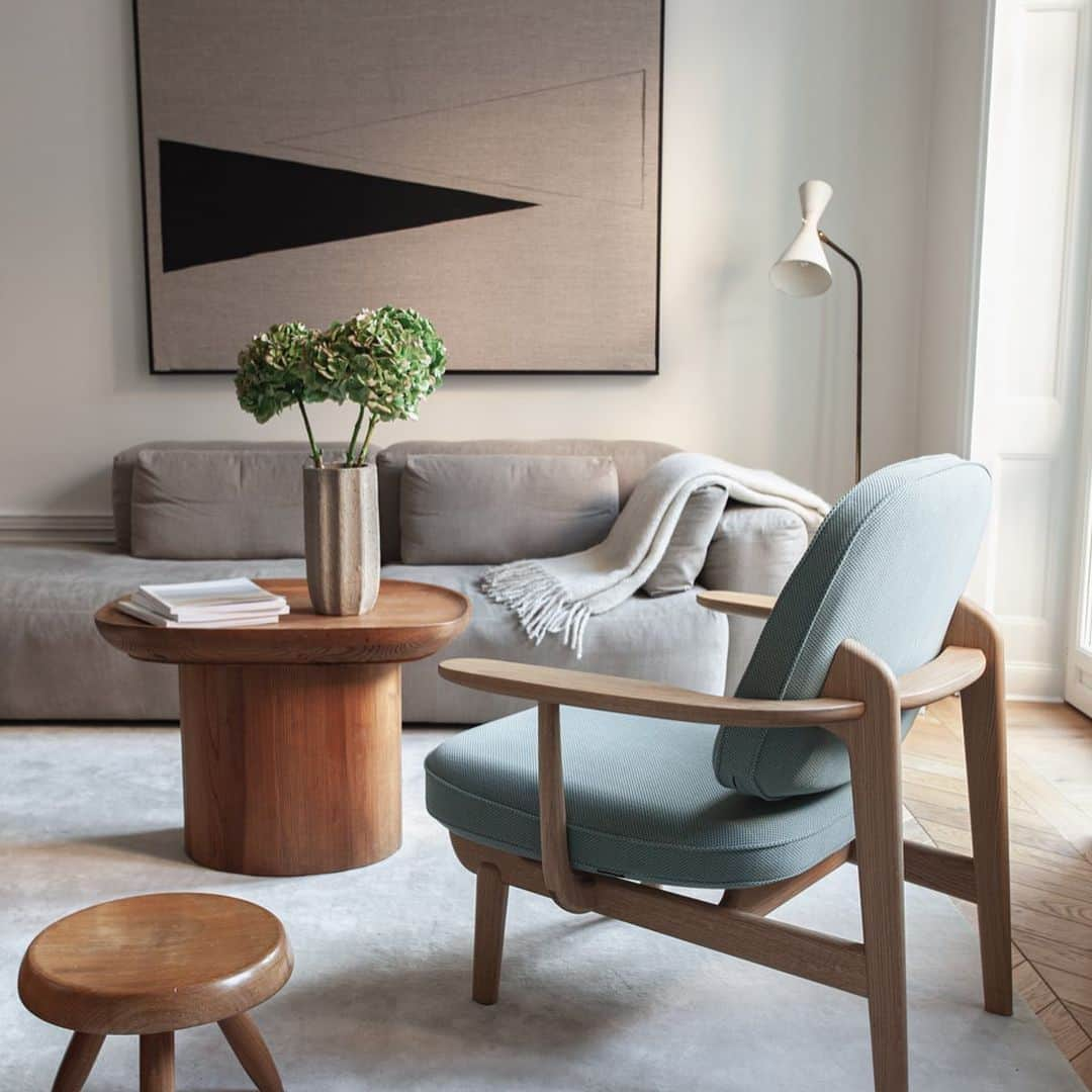 フリッツハンセンさんのインスタグラム写真 - (フリッツハンセンInstagram)「The home of @fredrikkarlssoninteriors proves that less is more. A mix of colours and neutrals, old and new pieces, stike a perfect balance. #fritzhansen #fritzhansenaccessories #fredloungechair #series7chair #antchair #arnejacobsen」1月5日 17時23分 - fritzhansen