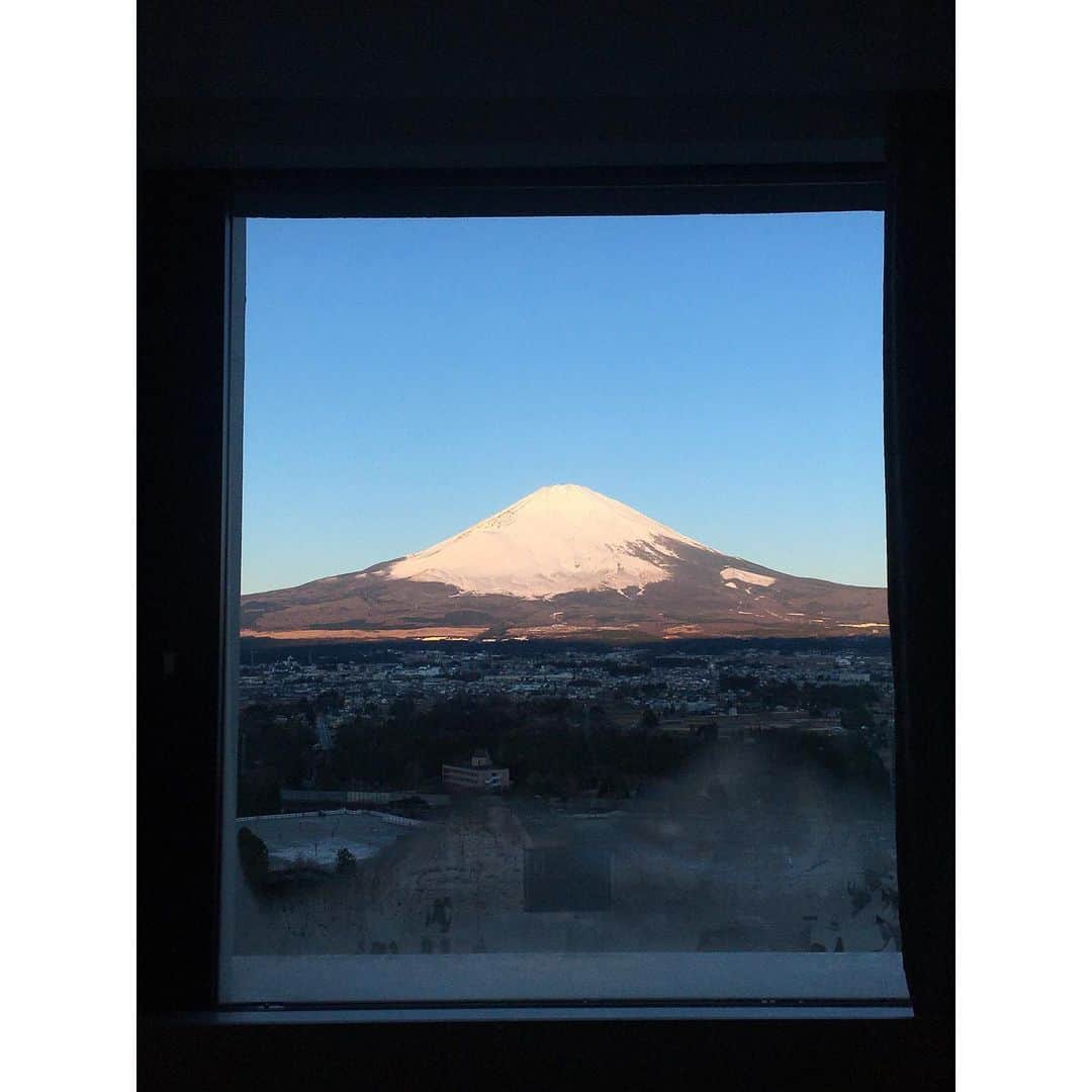 かれん（古賀かれん）さんのインスタグラム写真 - (かれん（古賀かれん）Instagram)「﻿ ﻿ お部屋からも、バッチリ🗻﻿ ﻿ たくさん温泉入って今朝は﻿ 眺めながら入れた贅沢な時間♨️﻿」1月5日 17時22分 - lgm_karen_official