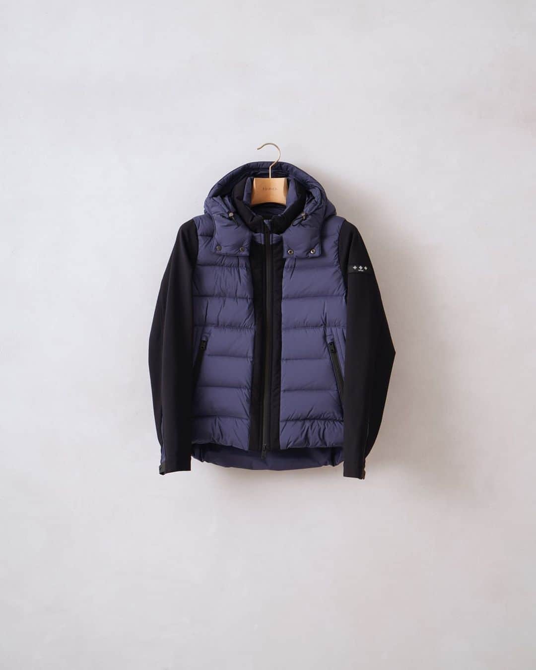 EDIFICEさんのインスタグラム写真 - (EDIFICEInstagram)「《SALE RECOMMEND ITEM》﻿ 【TATRAS マットナイロン ドッキングフーデッド ダウン】﻿ ﻿ TATRASの中でも人気を誇る素材切り替えパーカー型ダウン。﻿ ﻿ 袖部分にストレッチの効いたジャージー素材を使用することで運転時やアウトドアに重宝されるデザインがポイントです。﻿ ﻿ 軽い着心地と使いやすさから、この素材切り替えモデルはメンズTATRASの代名詞となりつつある人気のあるスタイルとなっています。﻿ ﻿ ﻿ ﻿ ﻿ Down jacket : 【TATRAS】¥90,000 → 20%OFF ¥72,000+tax﻿ ﻿ ﻿ ﻿ ﻿ ﻿ ﻿ ﻿ ﻿ ﻿ ﻿ ﻿ ﻿ #edifice #downjacket #tatras #tatrasdown #hoodeddown #mensjacket #mensdown #menswear #mensstyle #mensfashion #winterjacket #winterwear #winterfashion #winterstyle #casualjacket #エディフィス #タトラス #メンズジャケット #ドッキングダウン #フードブルゾン #ダウンジャケット」1月5日 17時31分 - edifice.jp