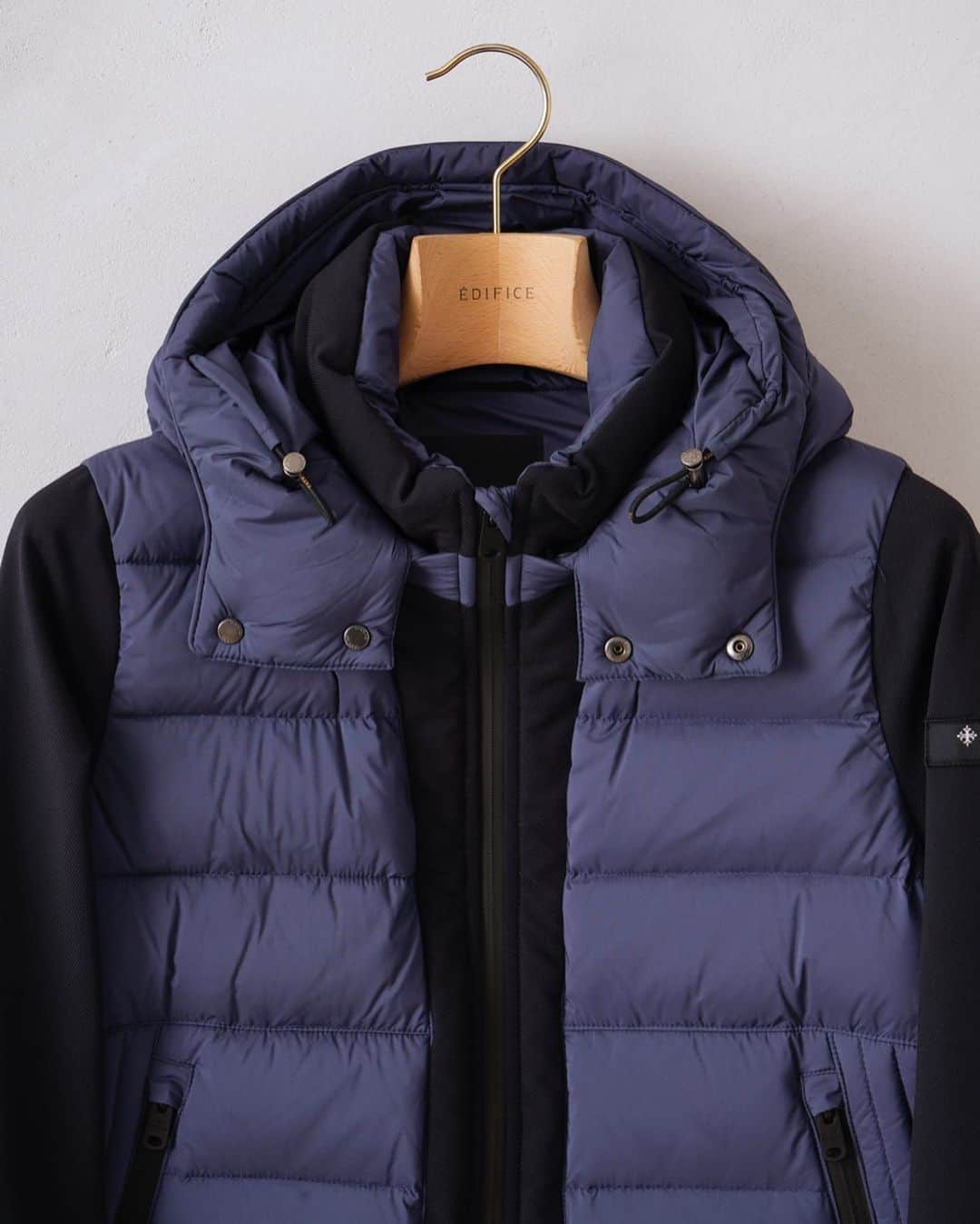 EDIFICEさんのインスタグラム写真 - (EDIFICEInstagram)「《SALE RECOMMEND ITEM》﻿ 【TATRAS マットナイロン ドッキングフーデッド ダウン】﻿ ﻿ TATRASの中でも人気を誇る素材切り替えパーカー型ダウン。﻿ ﻿ 袖部分にストレッチの効いたジャージー素材を使用することで運転時やアウトドアに重宝されるデザインがポイントです。﻿ ﻿ 軽い着心地と使いやすさから、この素材切り替えモデルはメンズTATRASの代名詞となりつつある人気のあるスタイルとなっています。﻿ ﻿ ﻿ ﻿ ﻿ Down jacket : 【TATRAS】¥90,000 → 20%OFF ¥72,000+tax﻿ ﻿ ﻿ ﻿ ﻿ ﻿ ﻿ ﻿ ﻿ ﻿ ﻿ ﻿ ﻿ #edifice #downjacket #tatras #tatrasdown #hoodeddown #mensjacket #mensdown #menswear #mensstyle #mensfashion #winterjacket #winterwear #winterfashion #winterstyle #casualjacket #エディフィス #タトラス #メンズジャケット #ドッキングダウン #フードブルゾン #ダウンジャケット」1月5日 17時31分 - edifice.jp