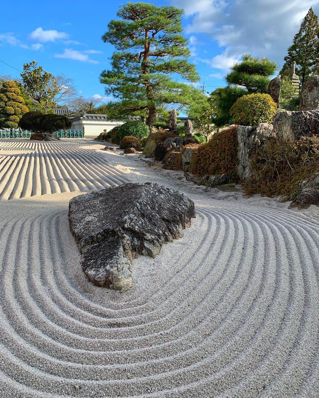 JAPANのインスタグラム：「Gukeiji follow this beautiful temple @gukei.temple」