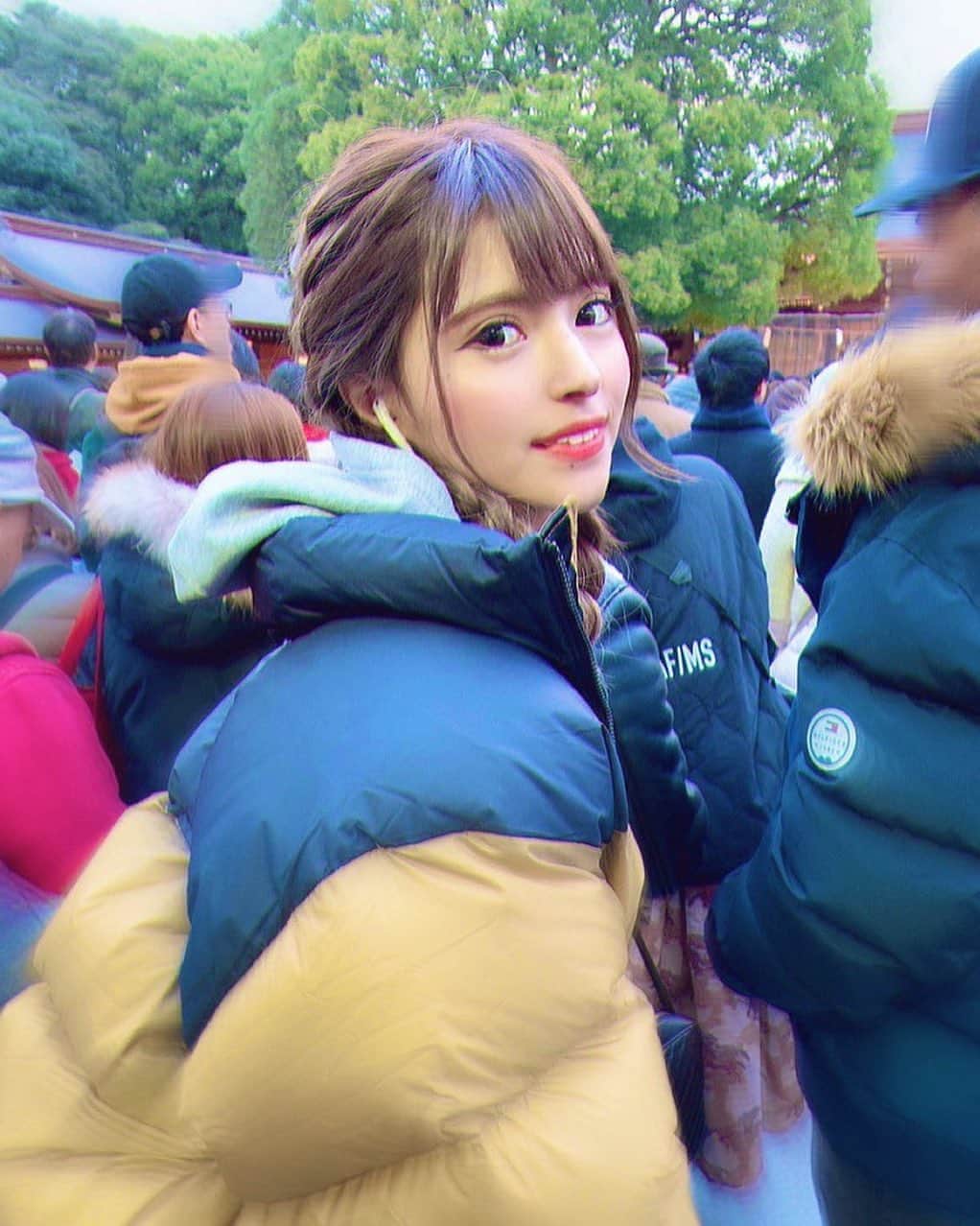 アンジェリカのインスタグラム：「🍖💛 . いとこのちびちゃん達と毎年恒例のBBQしてきたョ🧡可愛すぎて癒されてきたｰッ!! 写真は昨日のでゴメンね~。 明日はネイルだからウキウキ(≧∇≦)💜 . 🍖💜 #bbq #公園 #コーデ #あんじぇコーデ #ダウンコーデ #northface #初詣 #三つ編みアレンジ #簡単へあアレンジ」