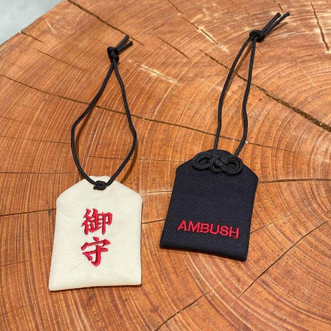 YOONさんのインスタグラム写真 - (YOONInstagram)「@ambush_official OMAMORI for LUCK + PROTECTION in 2020 ❤️ . #お守り #2020 #🖤 #AMBUSH」1月5日 17時59分 - yoon_ambush