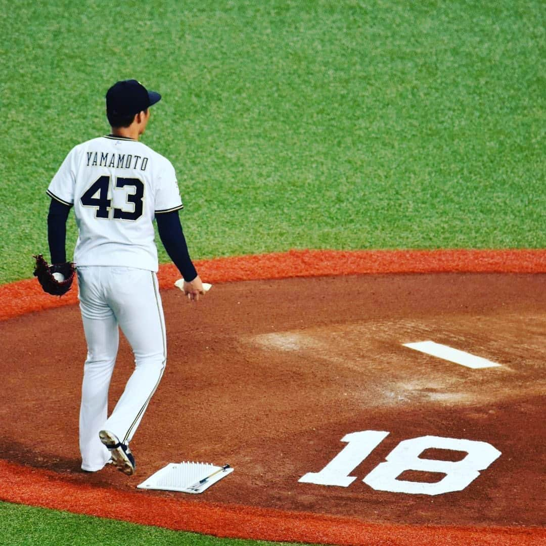 山本由伸さんのインスタグラム写真 - (山本由伸Instagram)「あけましておめでとうございます🎉 今年も応援よろしくお願い致します🙇‍♂️ 今シーズンから背番号が18に変わります✨ たくさん応援来てください✨ #2020 #新年の挨拶 #山本由伸」1月5日 18時00分 - yoshinobu__yamamoto