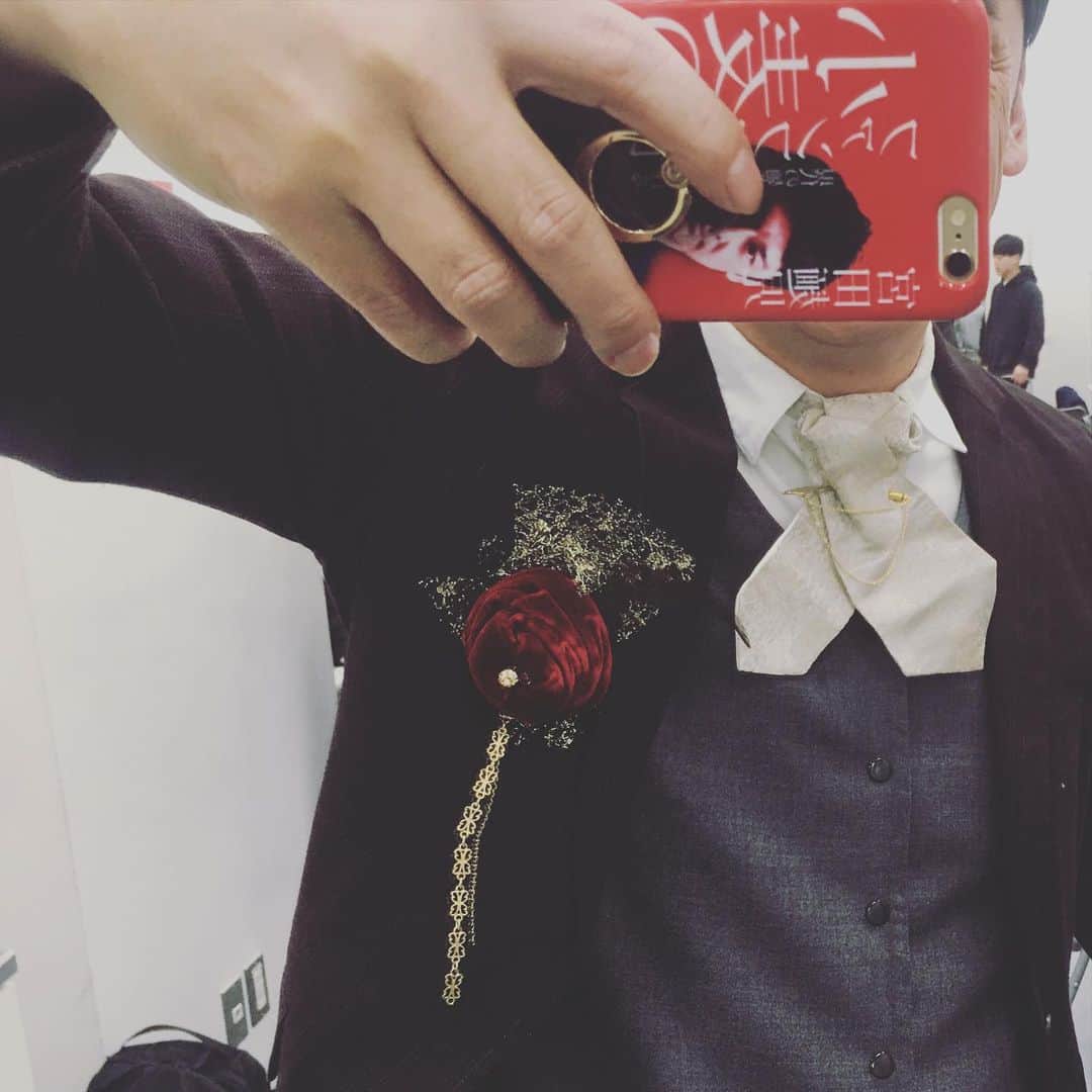 宮田麺児のインスタグラム：「2020年　漫才衣装 ネクタイ新調」
