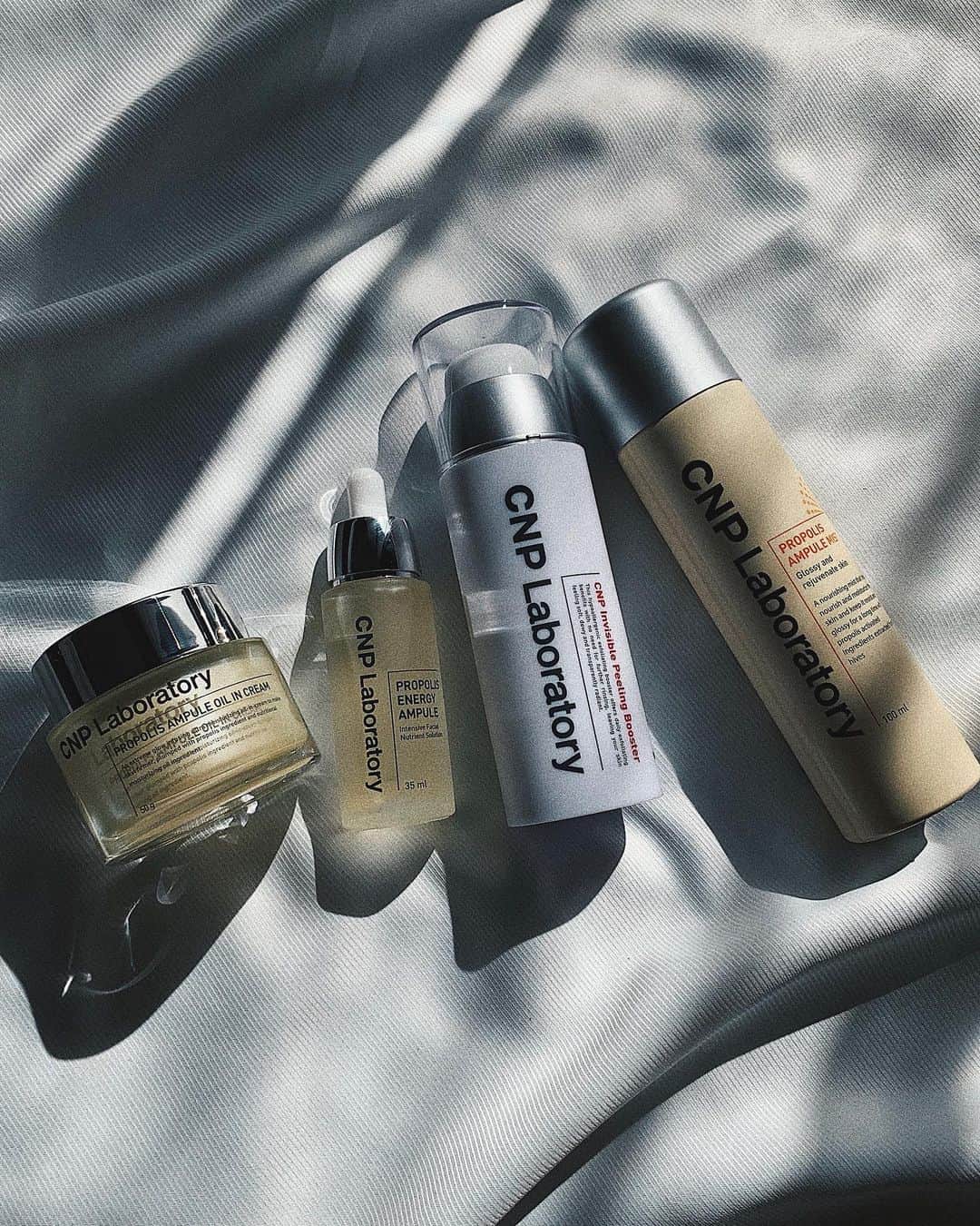のインスタグラム：「. 𝘾𝙉𝙋 𝙇𝙖𝙗𝙤𝙧𝙖𝙩𝙤𝙧𝙮🚿✨ 韓国で買ったスキンケアシリーズ🧖🏾‍♀️ 口コミ通りかなりいい感じ👌🏾💕 #CNP #cnplaboratory #skincare」