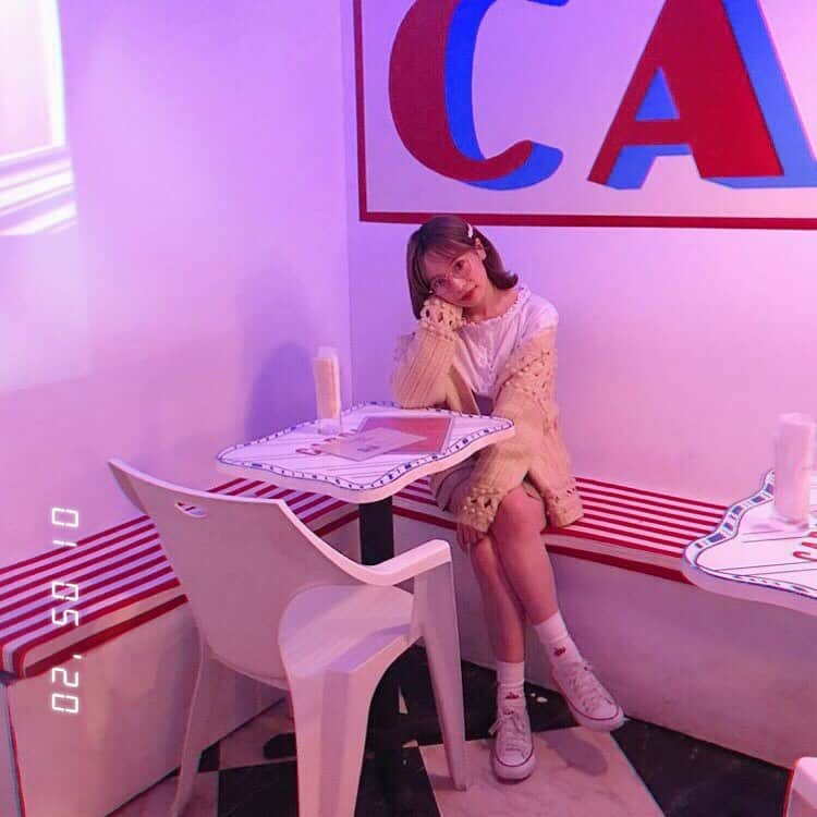 「SNOW」顔認識カメラアプリさんのインスタグラム写真 - (「SNOW」顔認識カメラアプリInstagram)「#photospot ﻿ ﻿ 📍Caroline Diner(原宿) ﻿ アメリカンな店内がツボすぎるカフェ🇺🇸 ﻿ クリームソーダがおすすめ😉🍒 ﻿ ﻿ ﻿ #snowcam#snowapp#snowアプリ#carolinediner#写真加工#加工#映え#冬休み#原宿カフェ#カフェ巡り#渋谷カフェ#クリームソーダ#カフェ部#フィルム#映え#冬休み#原宿カフェ#カフェ巡り#渋谷カフェ#クリームソーダ#カフェ部#フィルム」1月5日 18時14分 - snow_japan