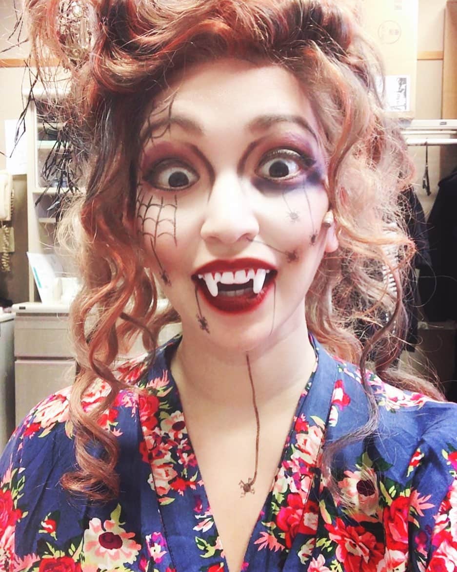 ダンドイ舞莉花のインスタグラム：「今日もお疲れ様でした！  久しぶりに蜘蛛ファミリーが帰ってきたよ🕷🧛‍♀️ #ダンスオブヴァンパイア  #tdv #tanzdervampire #musical #japan #fukuoka #博多座 #spider #vampire #vampiremakeup #spidermakeup #fun #show #dance #sing」